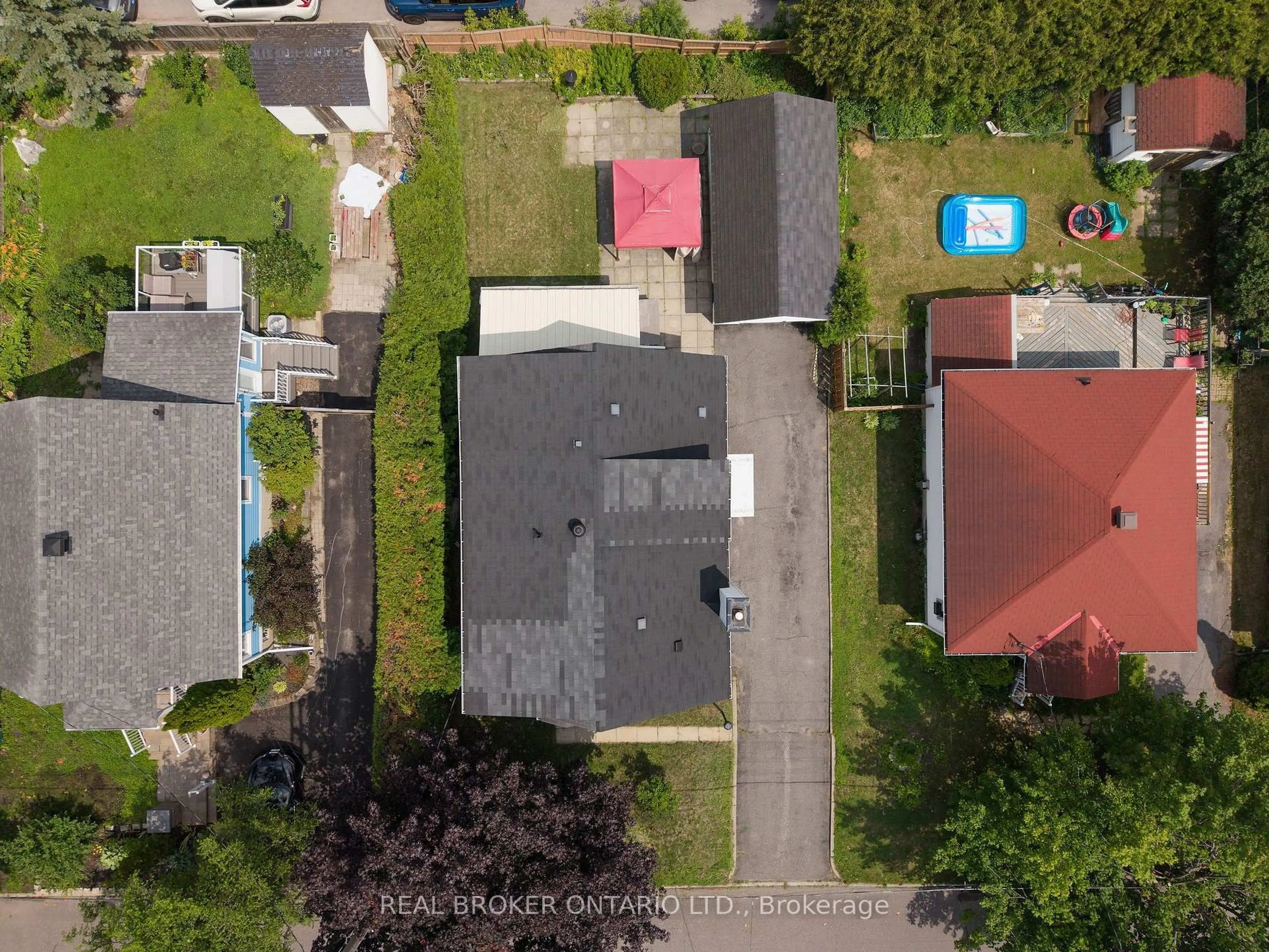 A pic from outside/outdoor area/front of a property/back of a property/a pic from drone, street for 385 Enfield Ave, Ottawa Ontario K1L 7L2