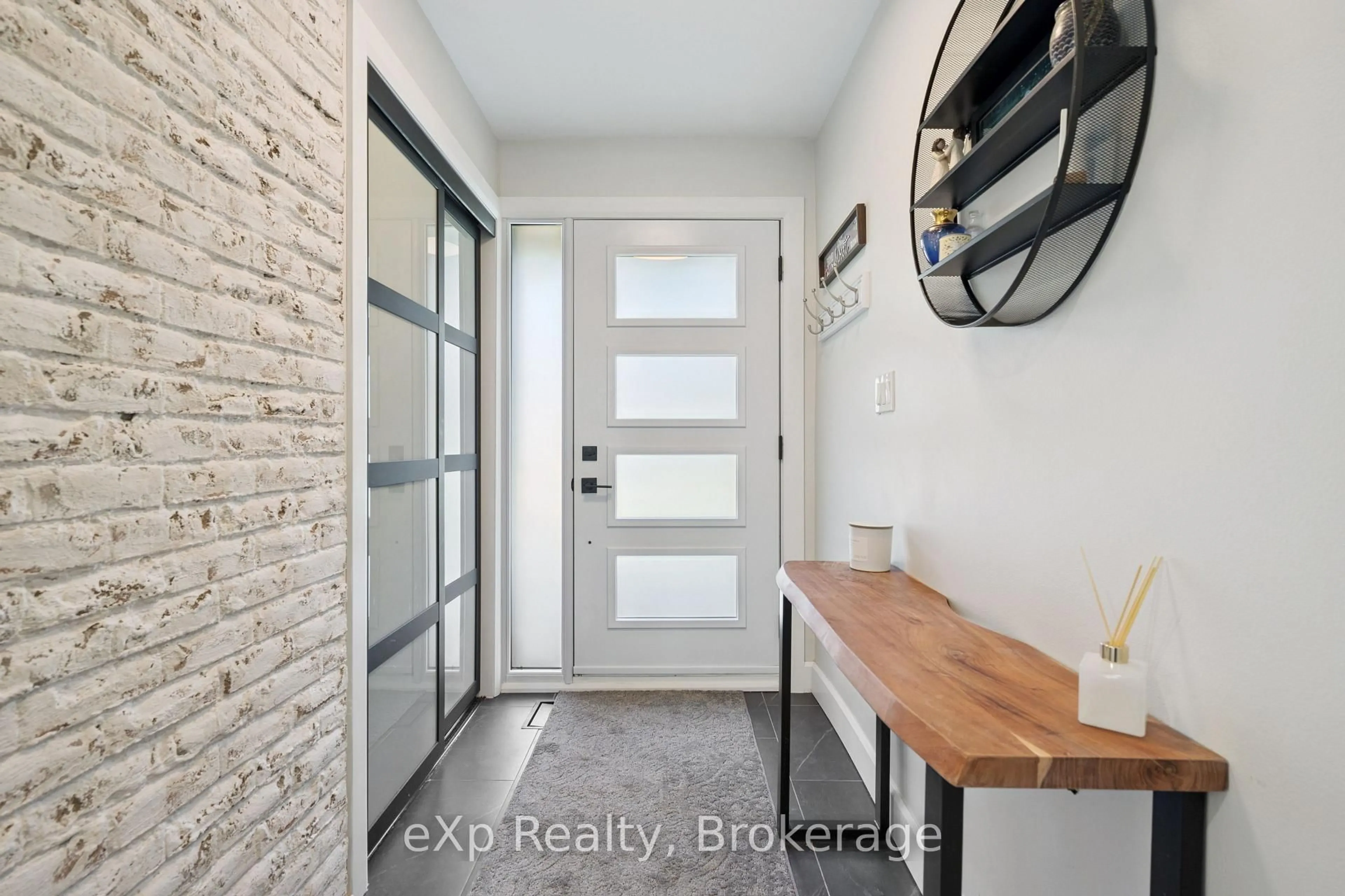 Indoor entryway for 836 Bon Accord St, Centre Wellington Ontario N1M 3A6