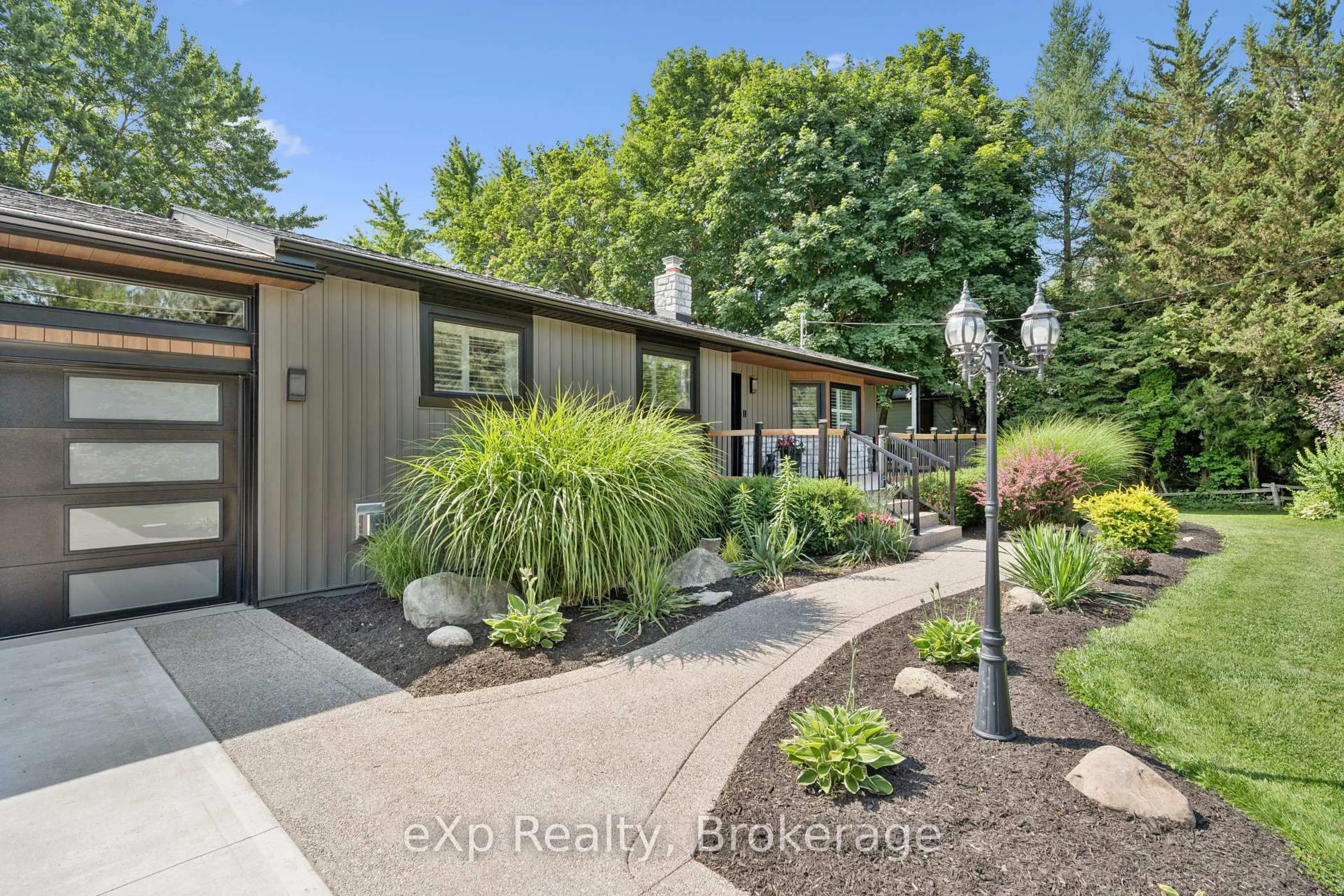 Indoor entryway for 836 Bon Accord St, Centre Wellington Ontario N1M 3A6