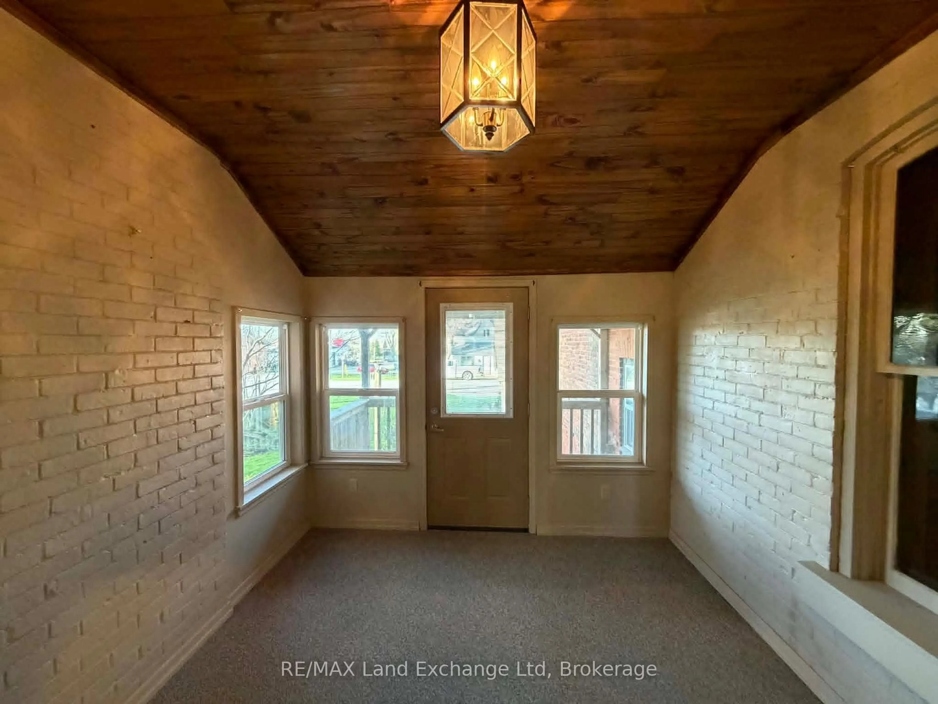 Indoor entryway for 43846 CRANBROOK Rd, Huron East Ontario N0G 1H0