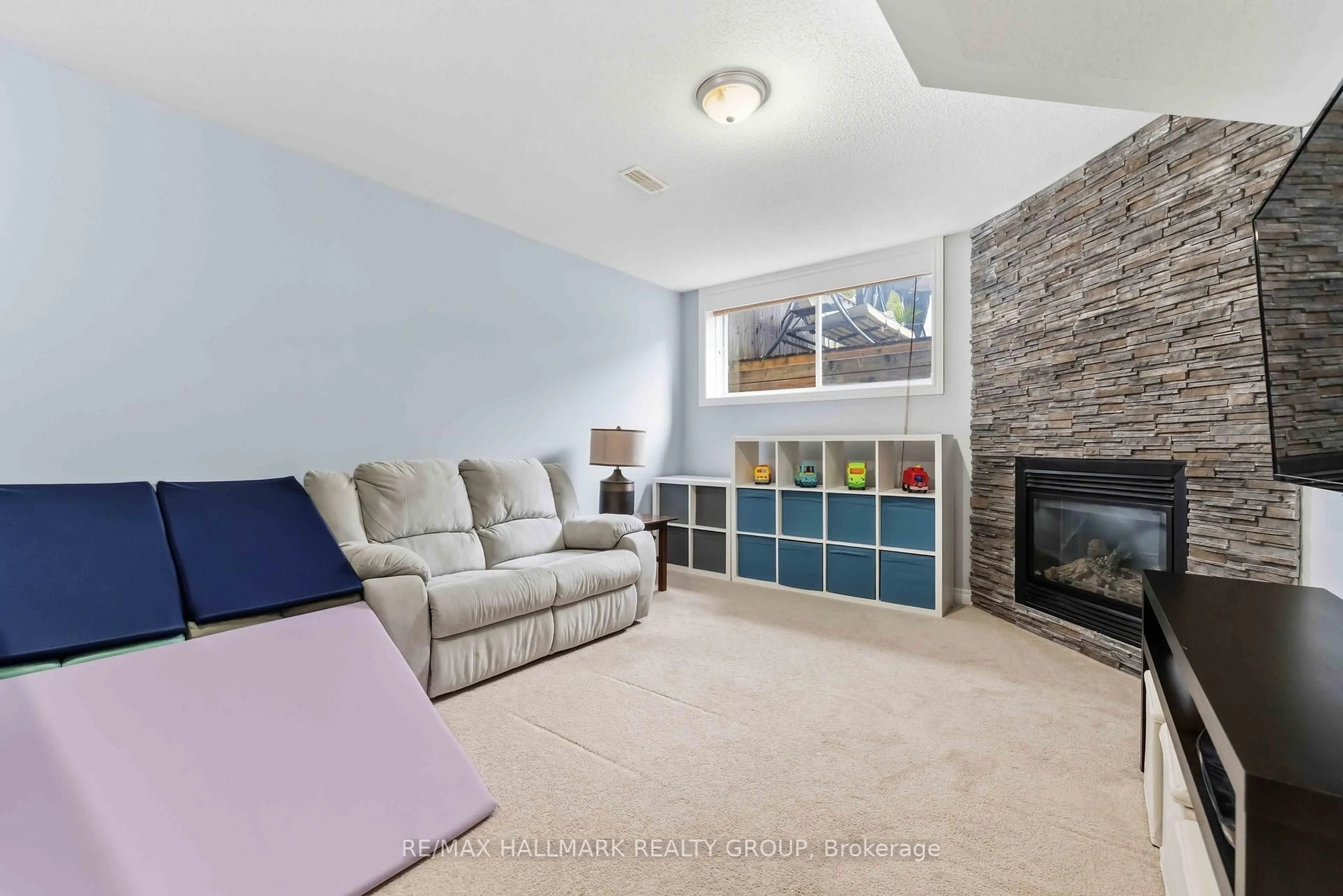 Living room with furniture, unknown for 125 Montmorency Way, Ottawa Ontario K4A 0J1