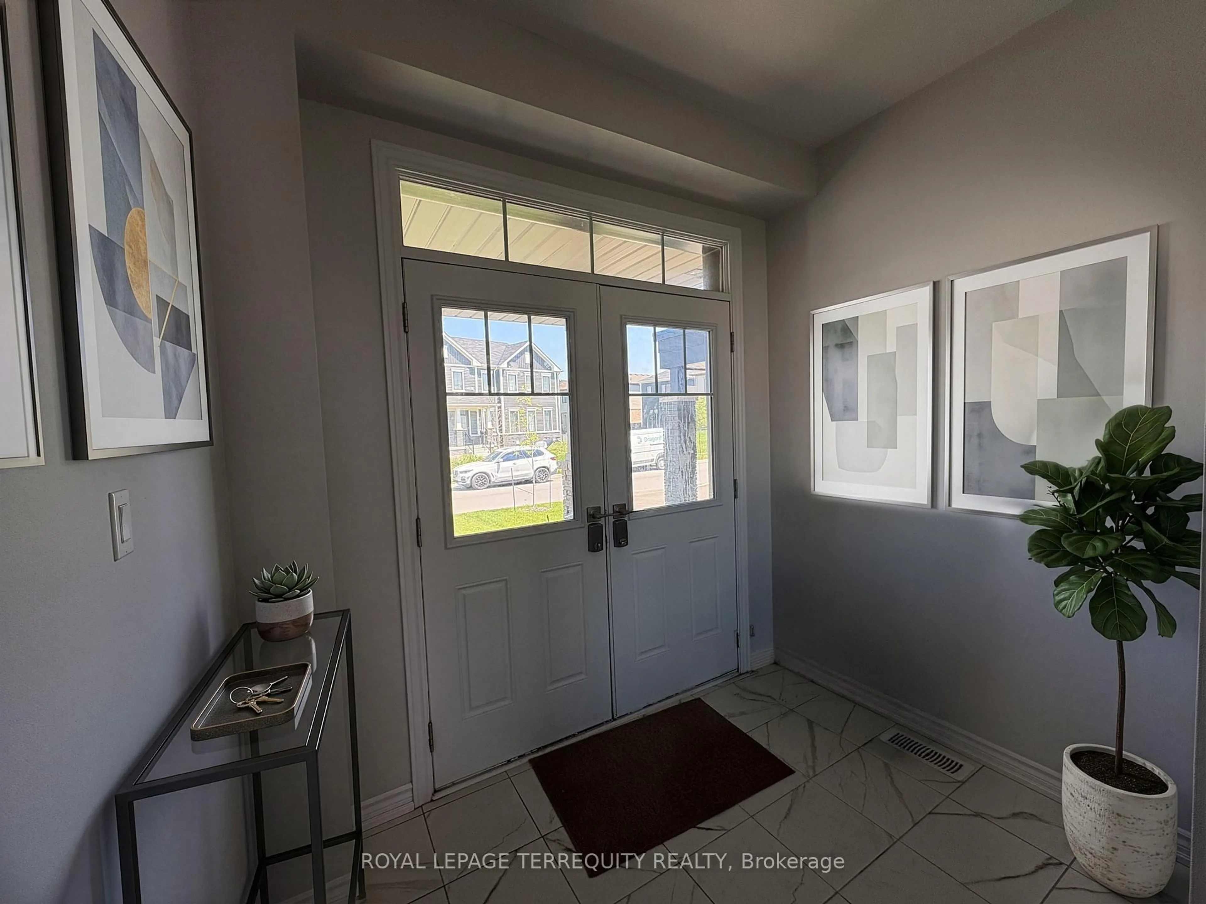 Indoor entryway for 285 Vanilla Tr, Thorold Ontario L2V 0K8