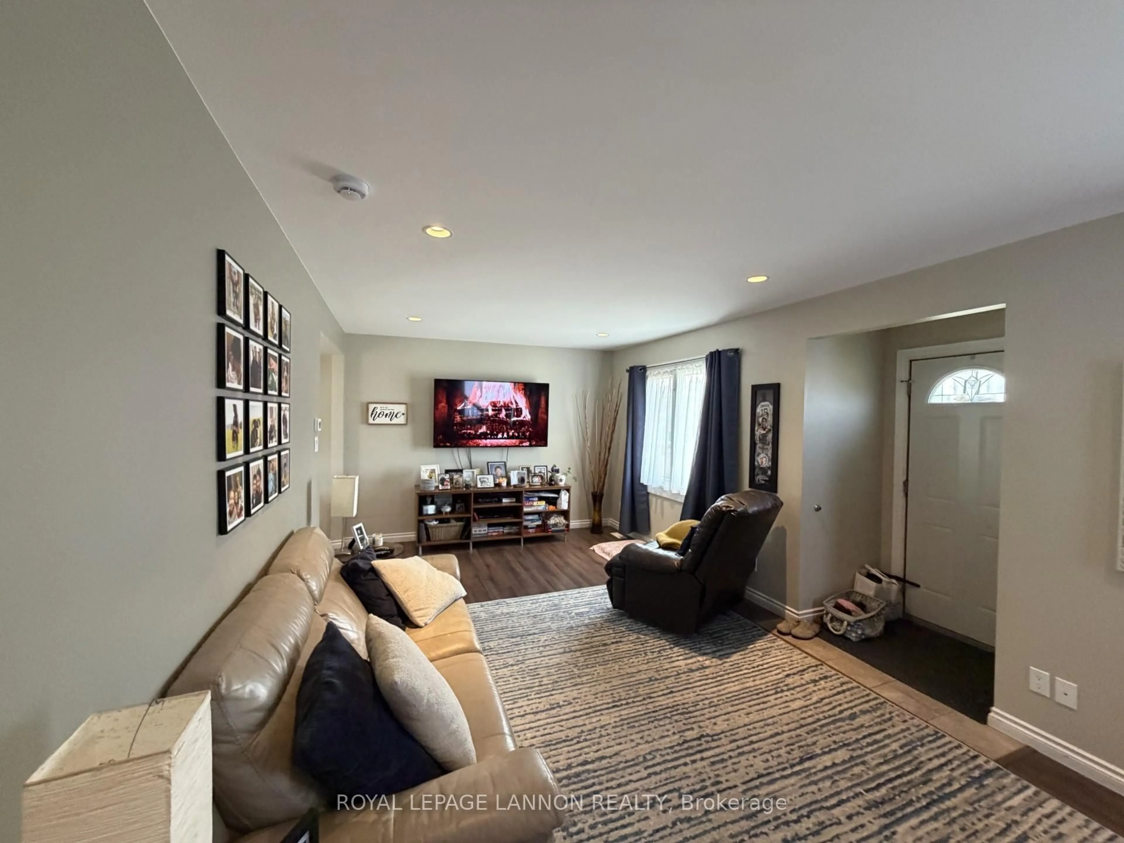 Living room with furniture, unknown for 338 DACRE St, Thunder Bay Ontario P7A 1K7