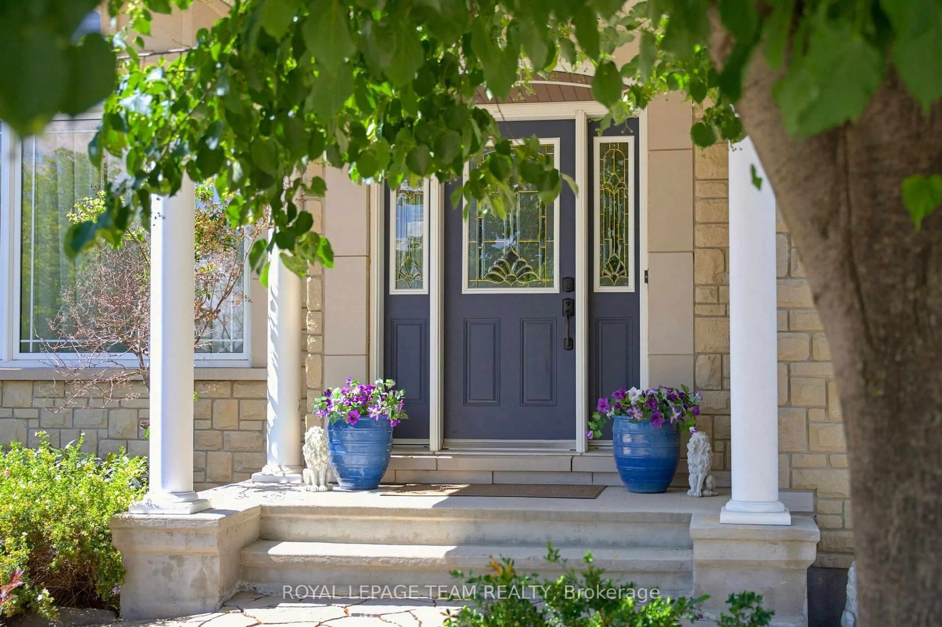 Indoor entryway for 7 Tradewinds Dr, Ottawa Ontario K2G 6Y4