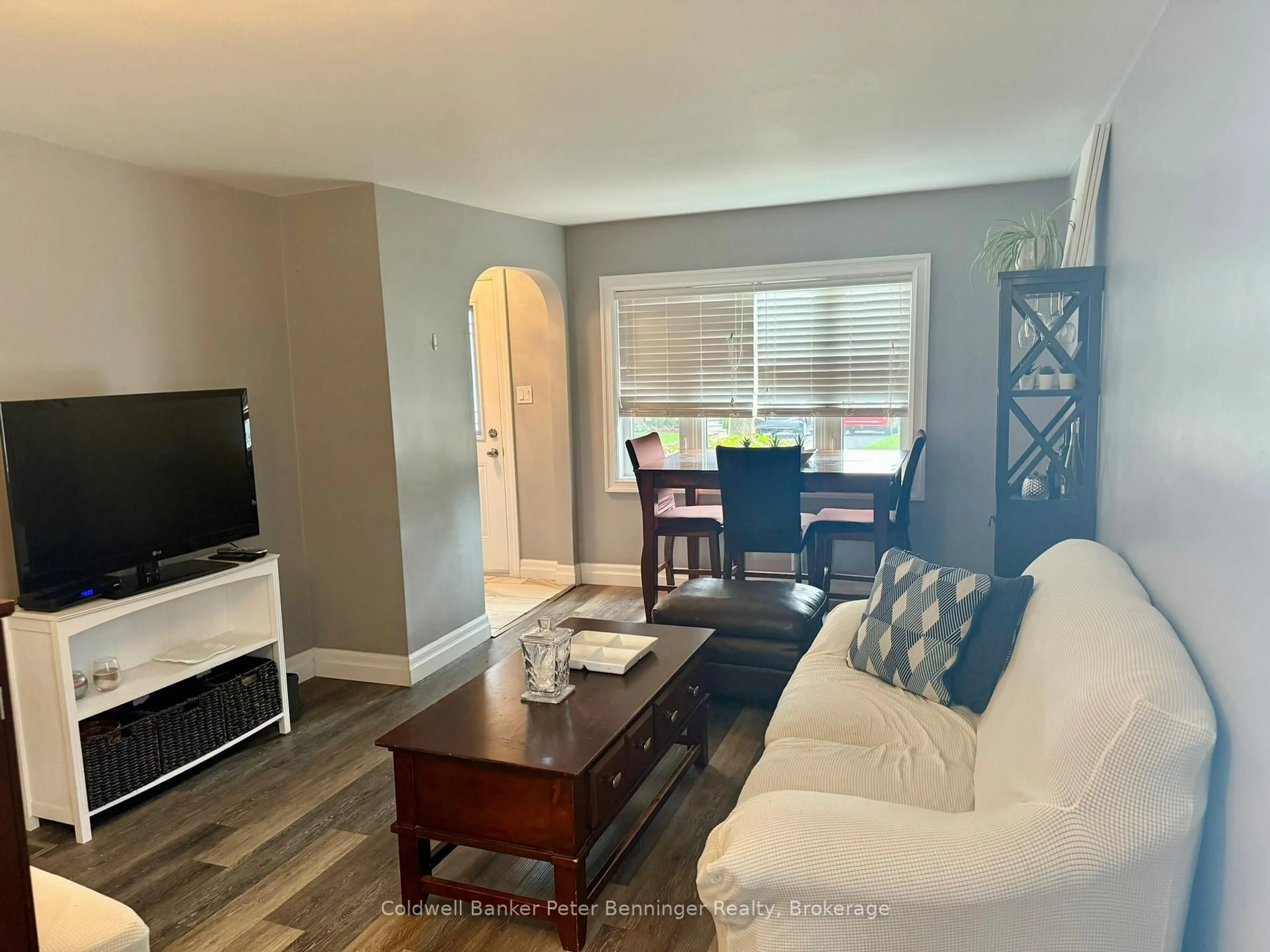 Living room with furniture, wood/laminate floor for 582 9th St, Hanover Ontario N4N 1M6