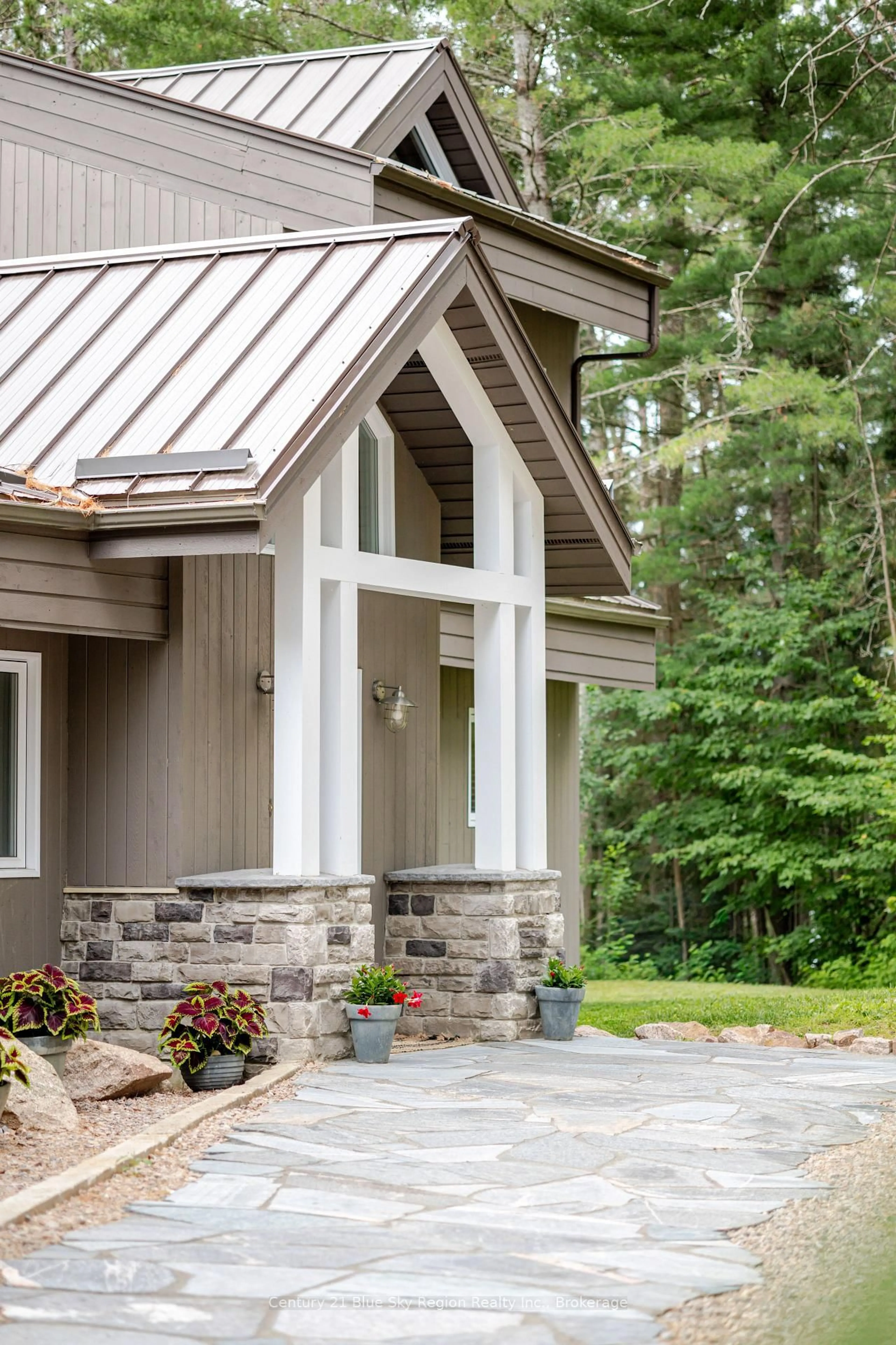 Home with vinyl exterior material, mountain view for 286 Shields Point, Bonfield Ontario P0H 2E0