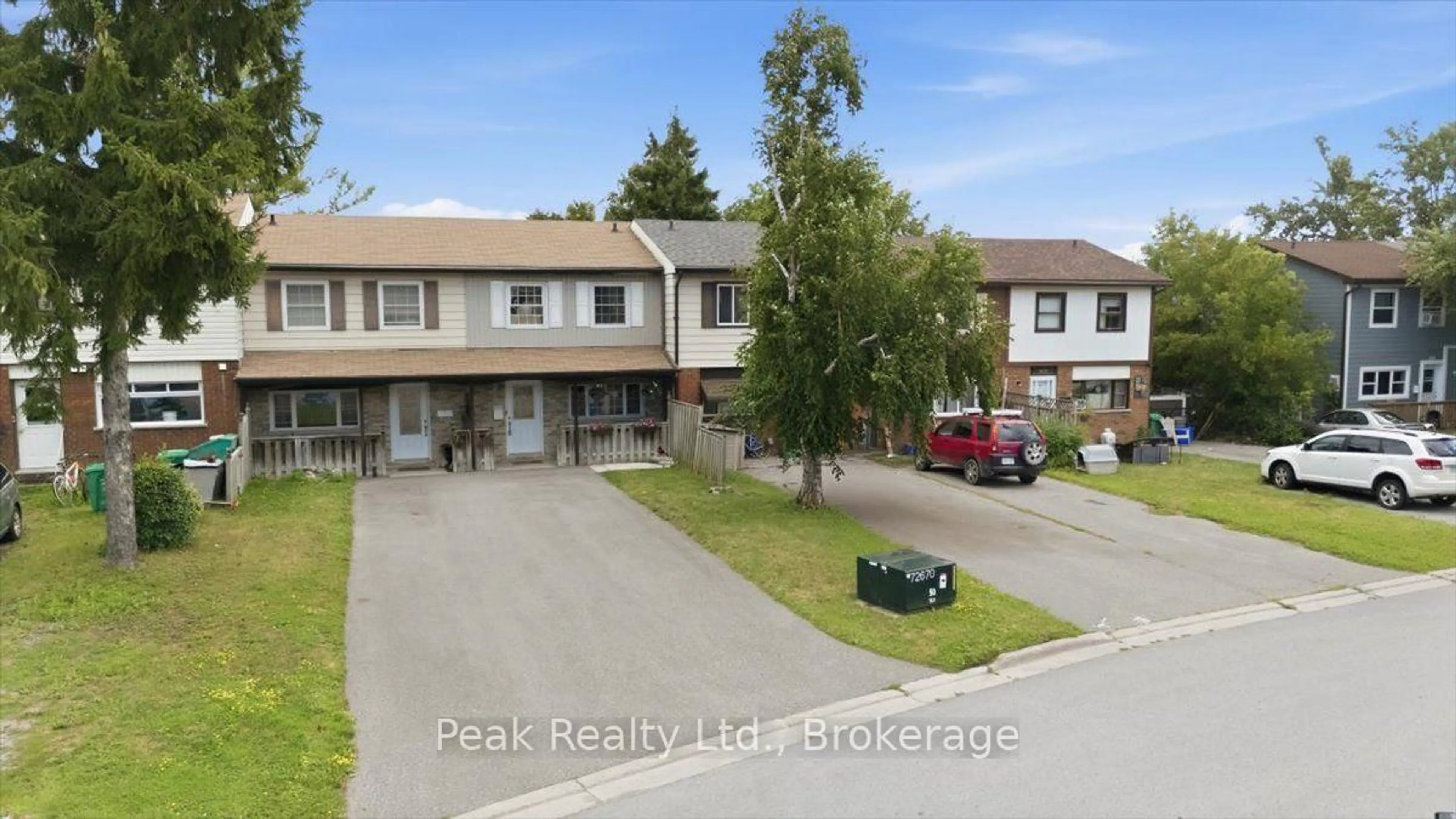 A pic from outside/outdoor area/front of a property/back of a property/a pic from drone, street for 1673 Applewood Cres, Peterborough Ontario K9K 1N3