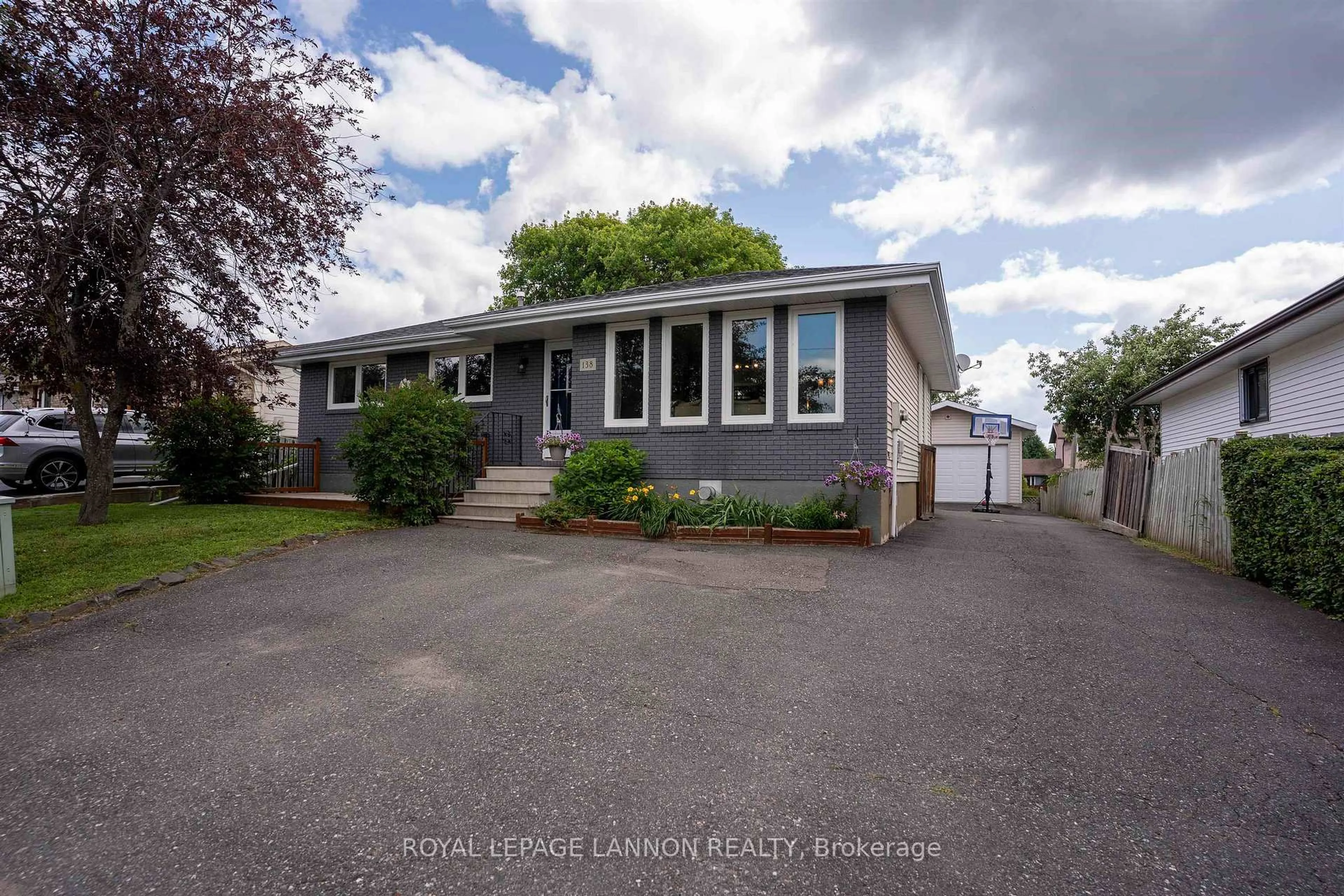 Home with vinyl exterior material, street for 138 Iris Cres., Thunder Bay Ontario P7A 7Z9