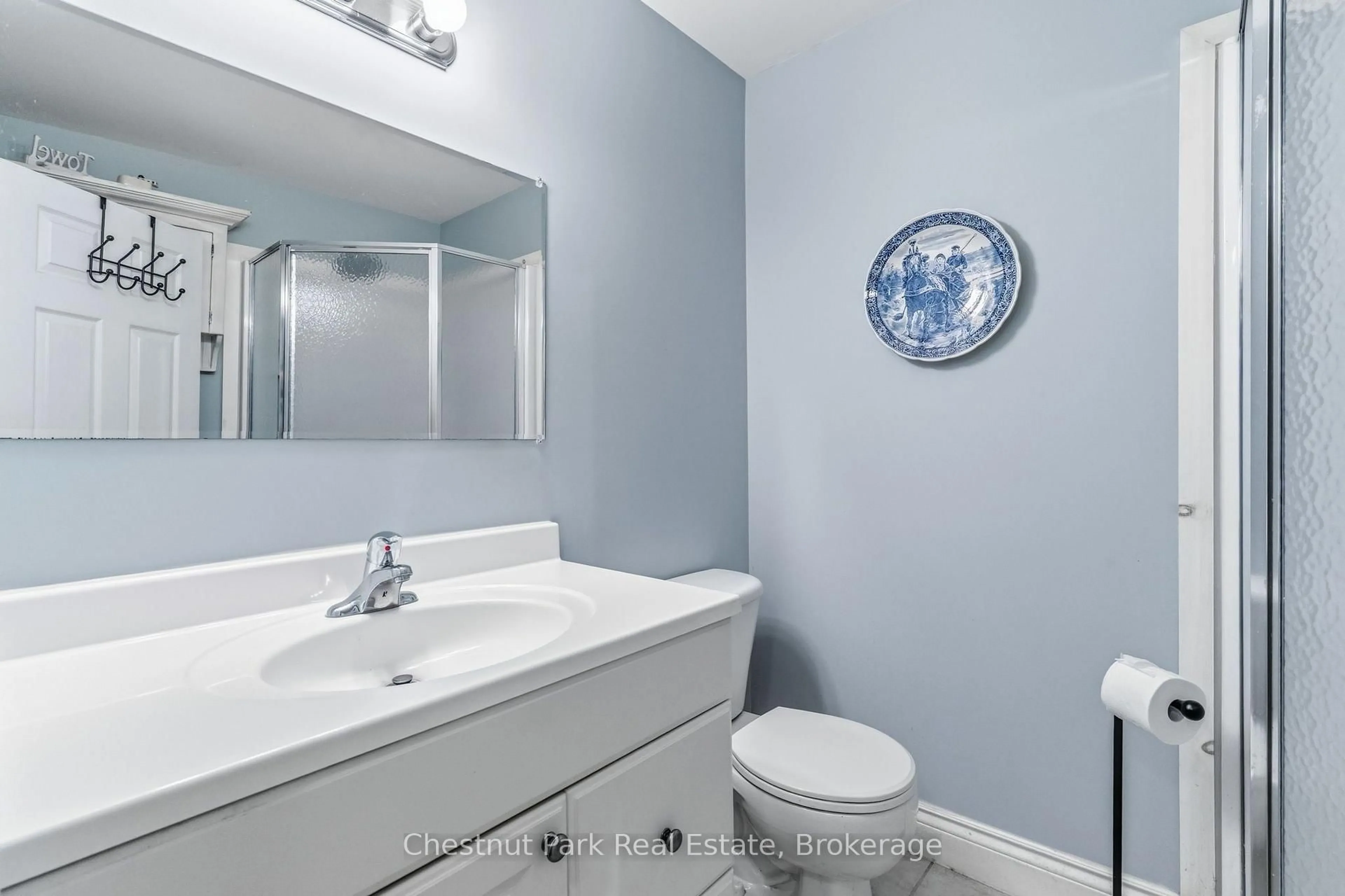 Standard bathroom, ceramic/tile floor for 1130 Taylor Rd, Bracebridge Ontario P1L 0A1