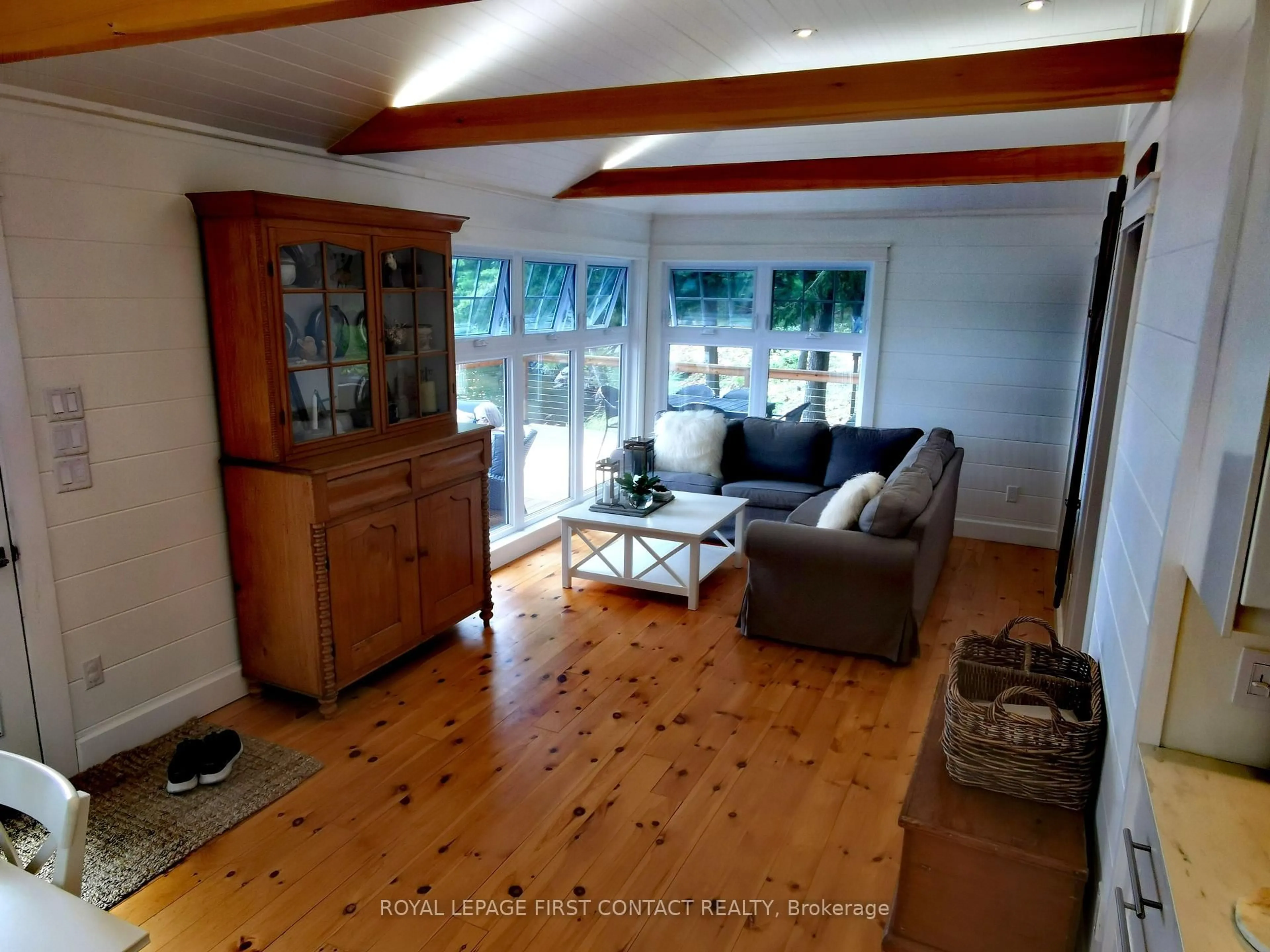 Living room with furniture, wood/laminate floor for 373 Healey Lake Water, The Archipelago Ontario P0C 1H0