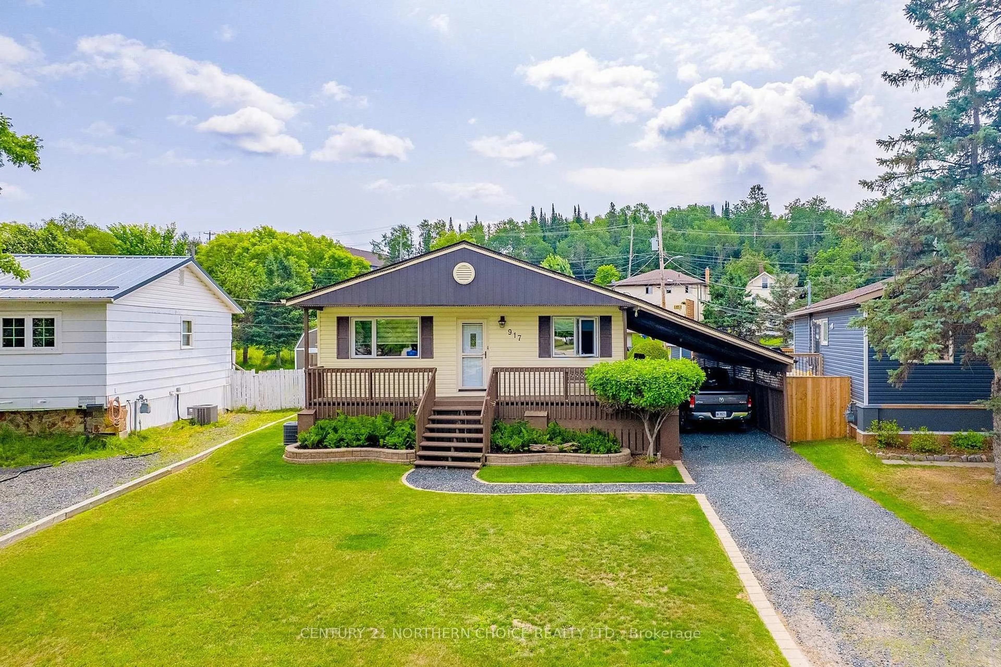 A pic from outside/outdoor area/front of a property/back of a property/a pic from drone, unknown for 917 Valley Drive, Kenora Ontario P9N 4A9