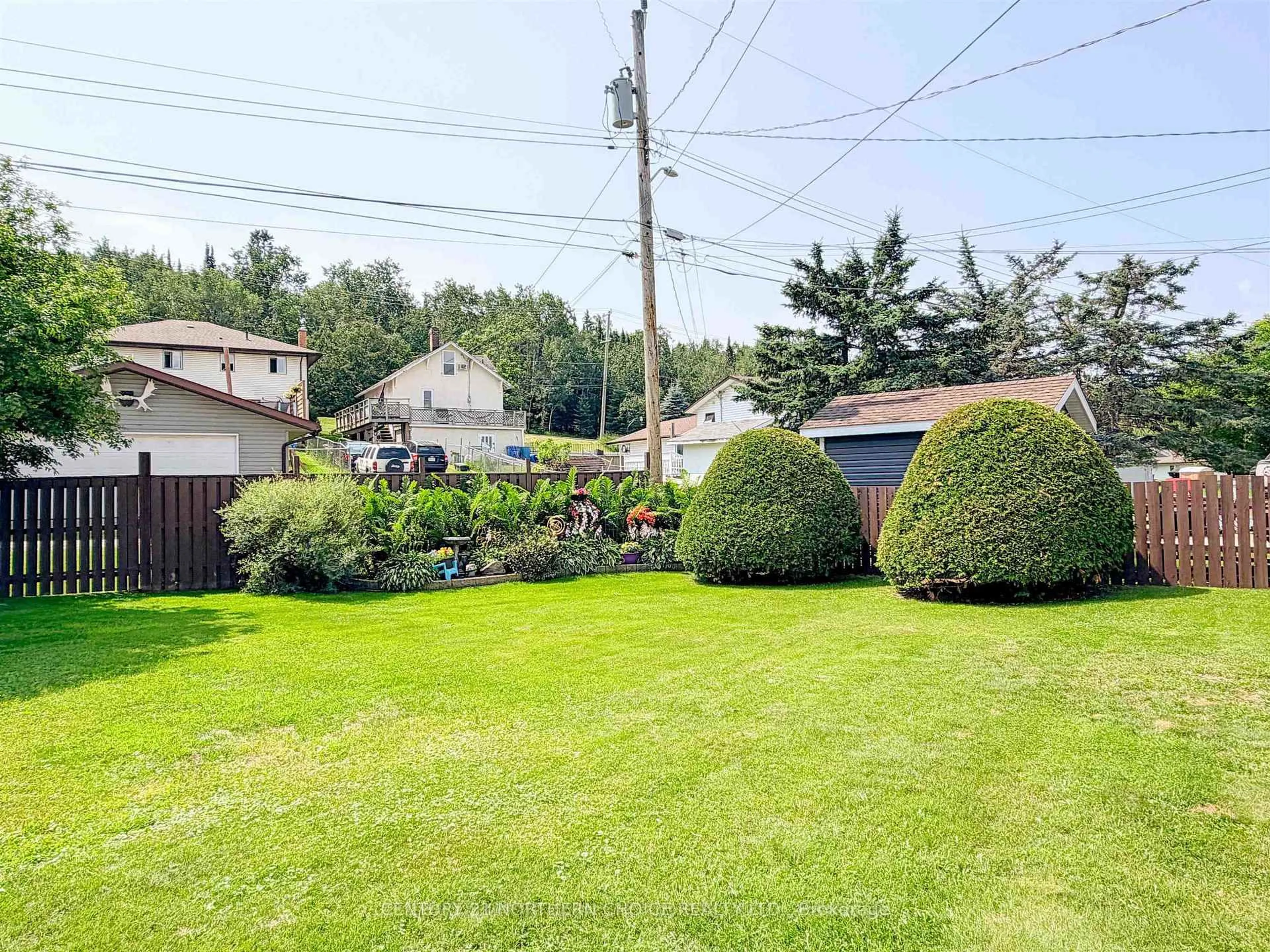 A pic from outside/outdoor area/front of a property/back of a property/a pic from drone, unknown for 917 Valley Drive, Kenora Ontario P9N 4A9