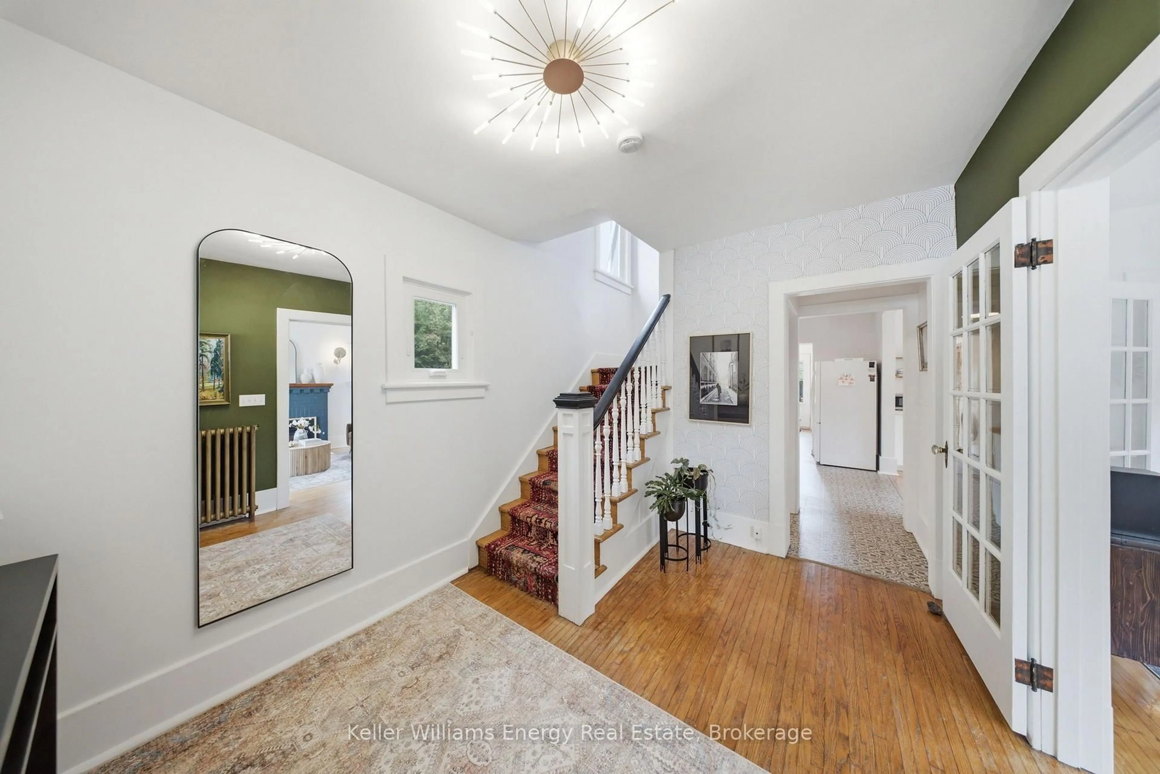 Indoor entryway for 35 Havelock St, Cobourg Ontario K9A 2J2
