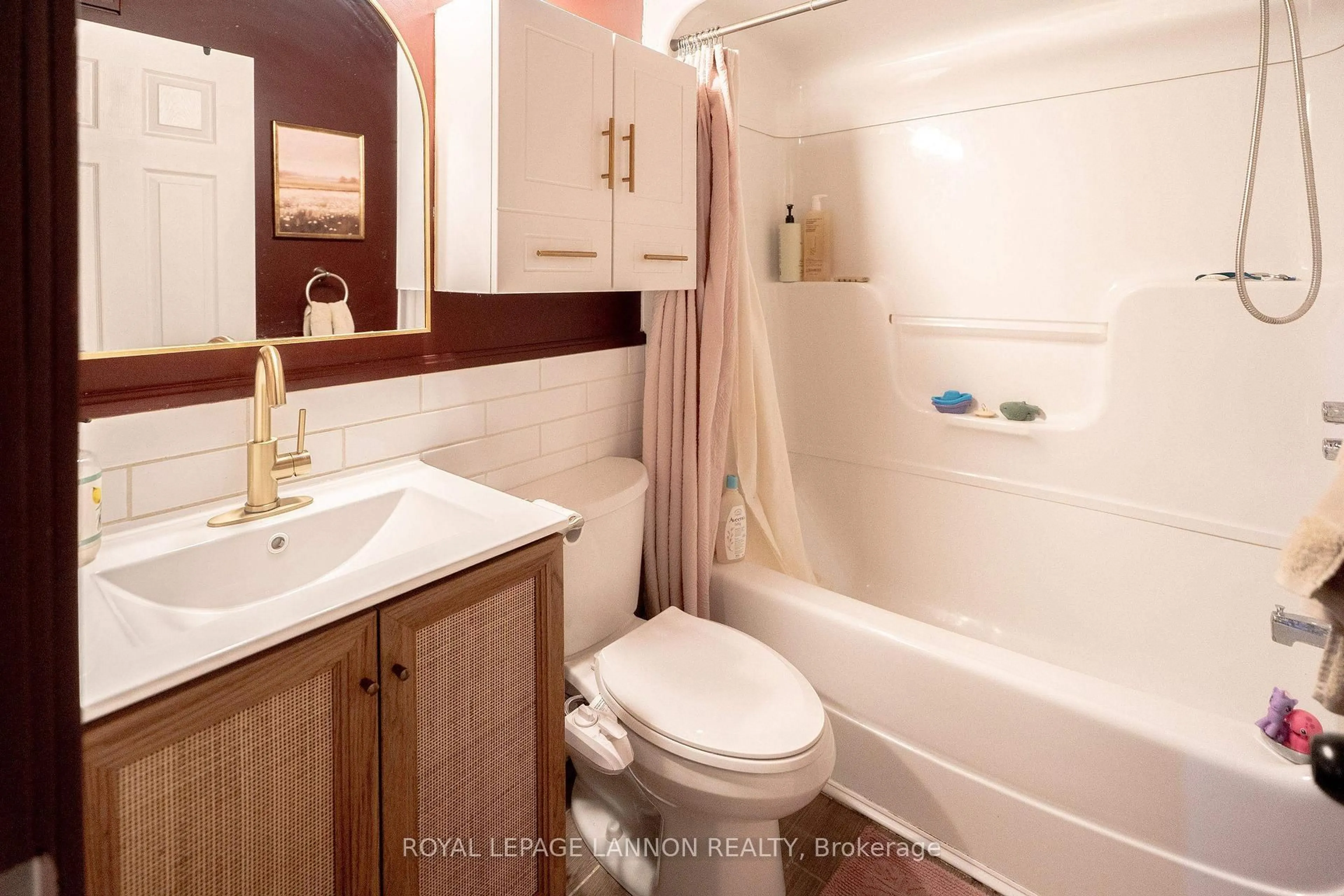 Standard bathroom, unknown for 2029 Hamilton Ave., Thunder Bay Ontario P7E 4Y3