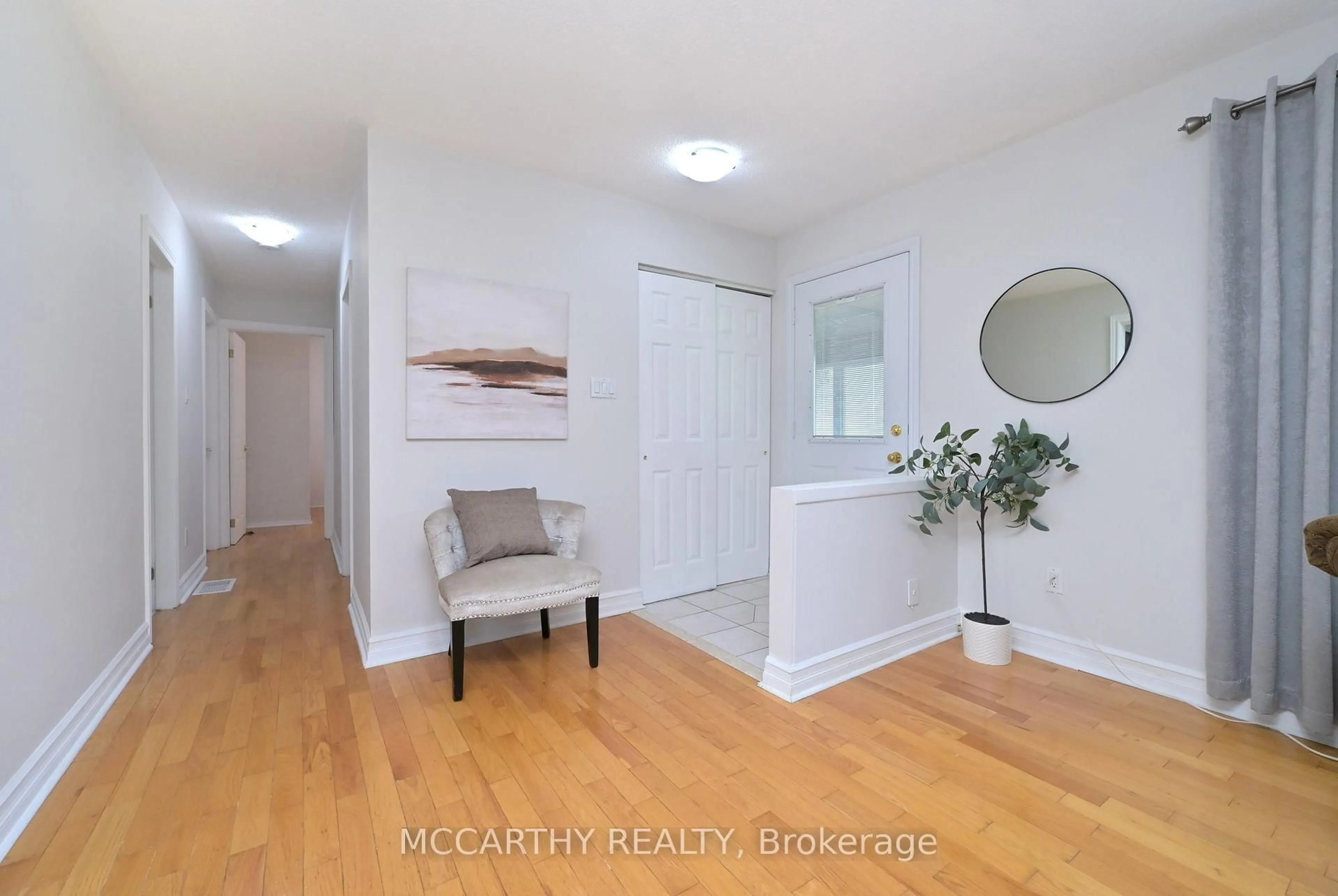 Indoor entryway for 358 JELLY St, Shelburne Ontario L9V 2Y6