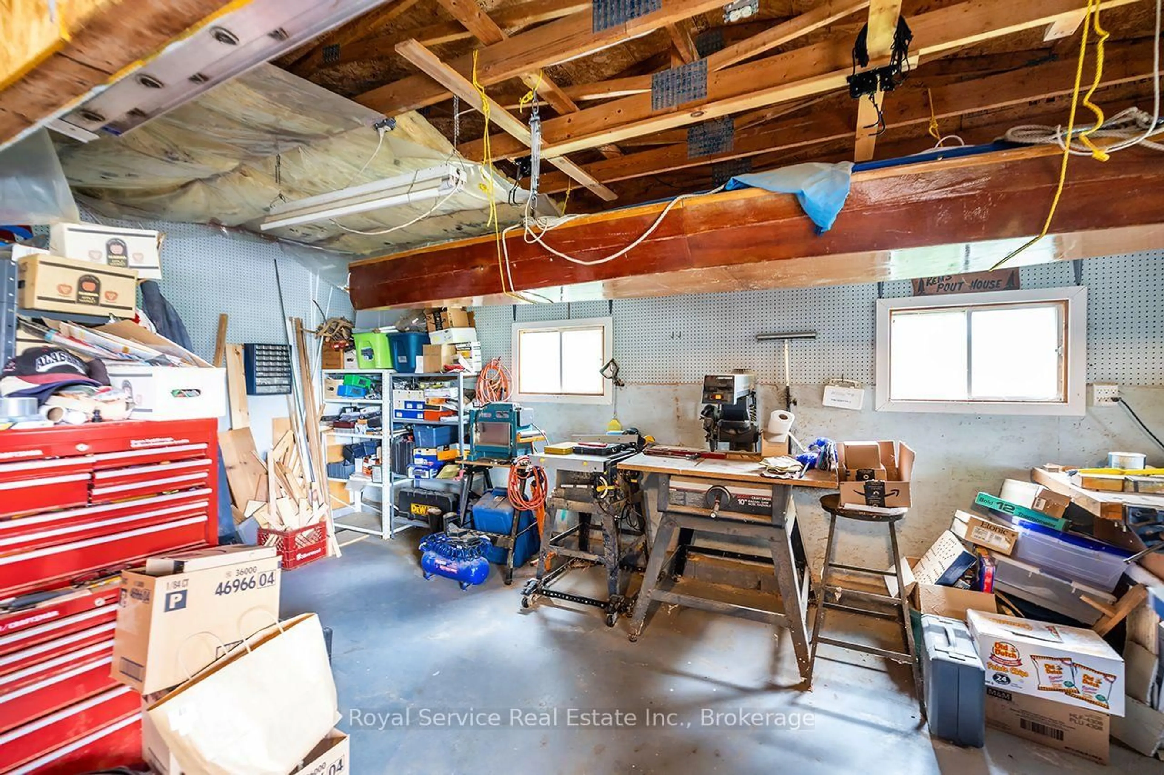 Indoor garage for 16 Vista Dr, Kawartha Lakes Ontario K9V 0H7