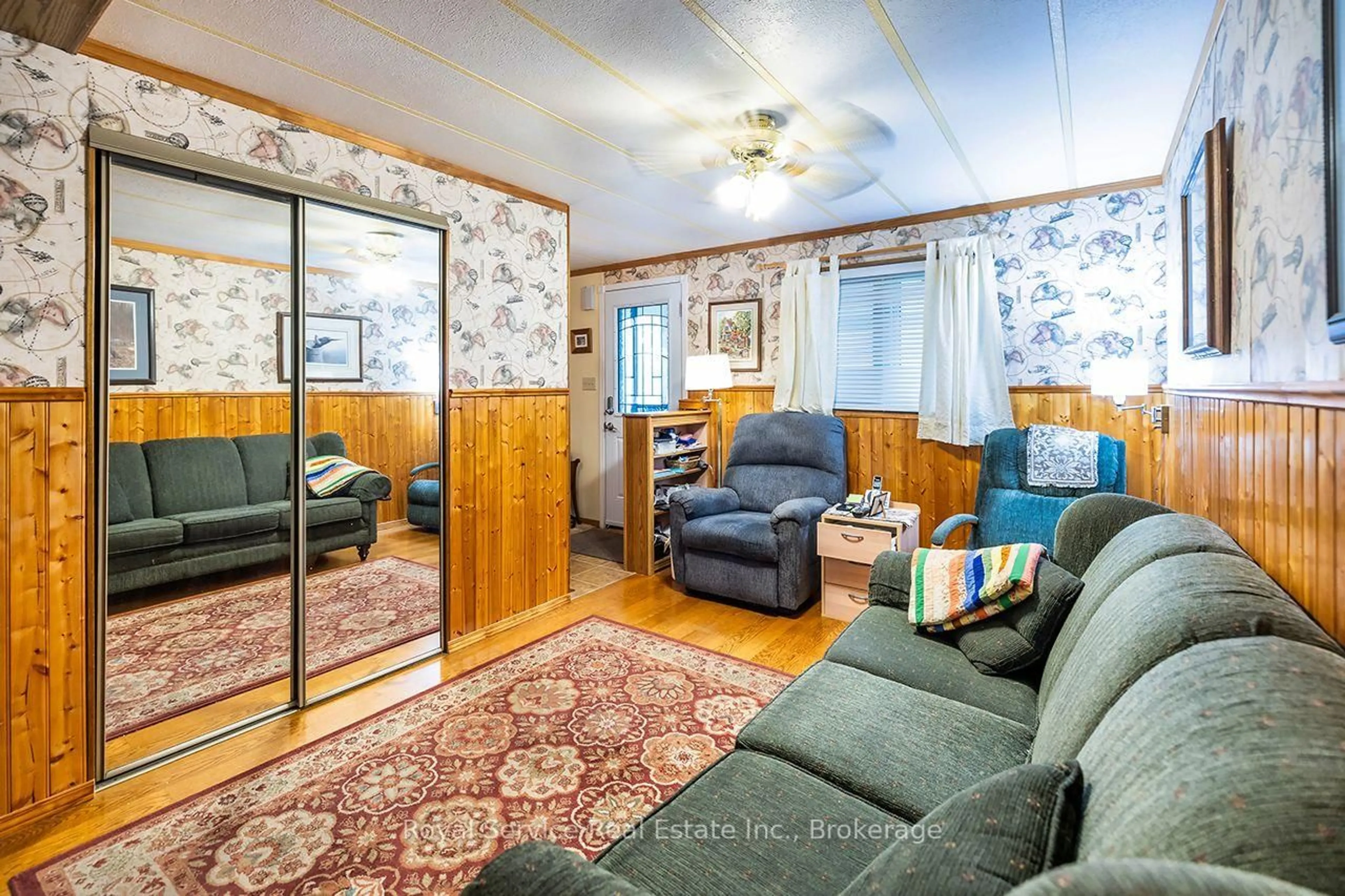 Living room with furniture, unknown for 16 Vista Dr, Kawartha Lakes Ontario K9V 0H7