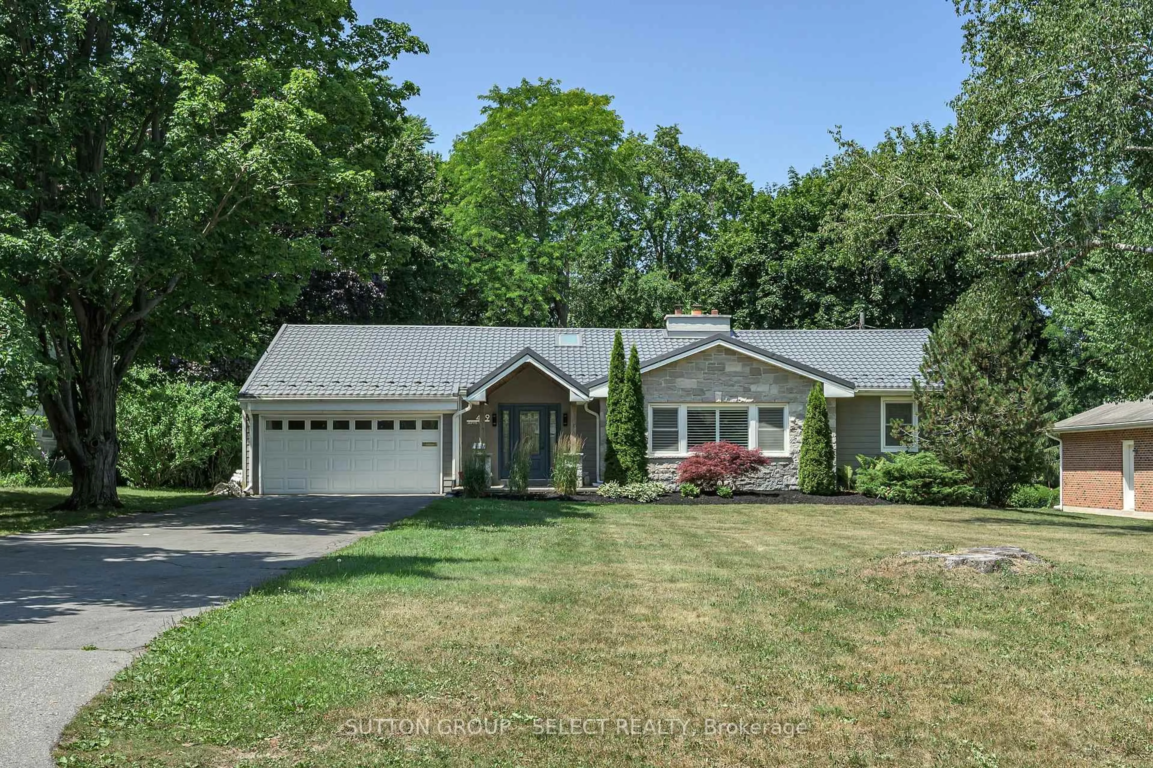 Home with vinyl exterior material, street for 429 Jarvis St, London South Ontario N6K 1X2