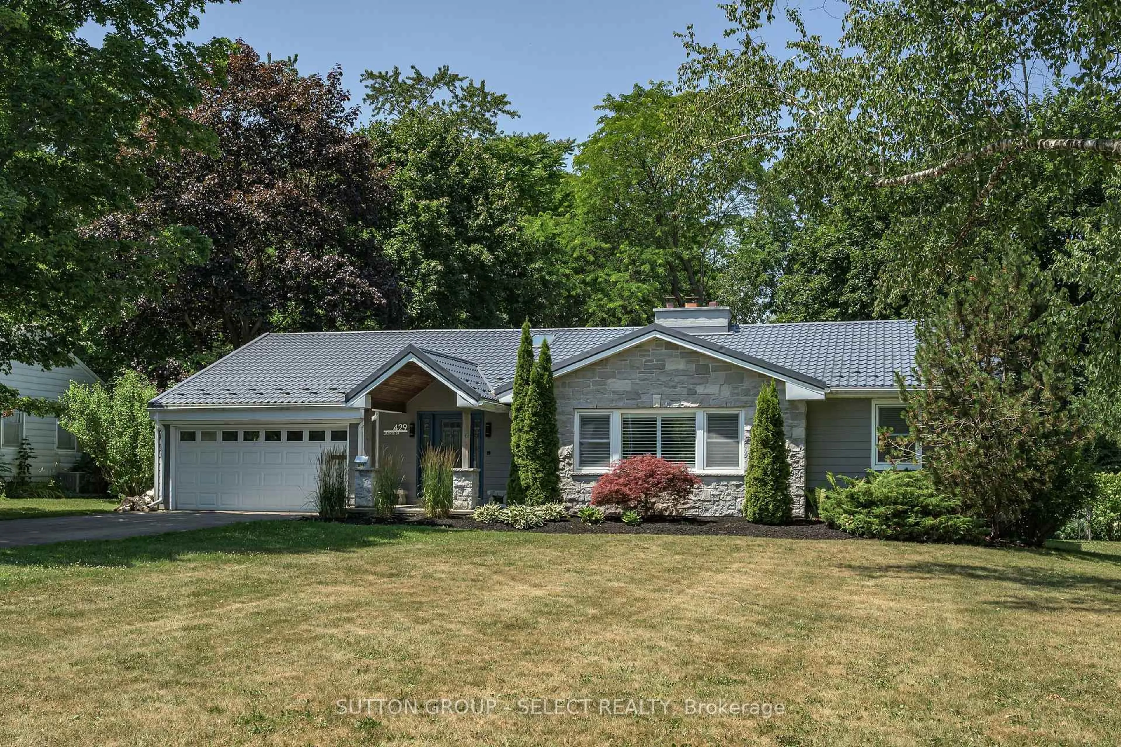 Home with vinyl exterior material, street for 429 Jarvis St, London South Ontario N6K 1X2