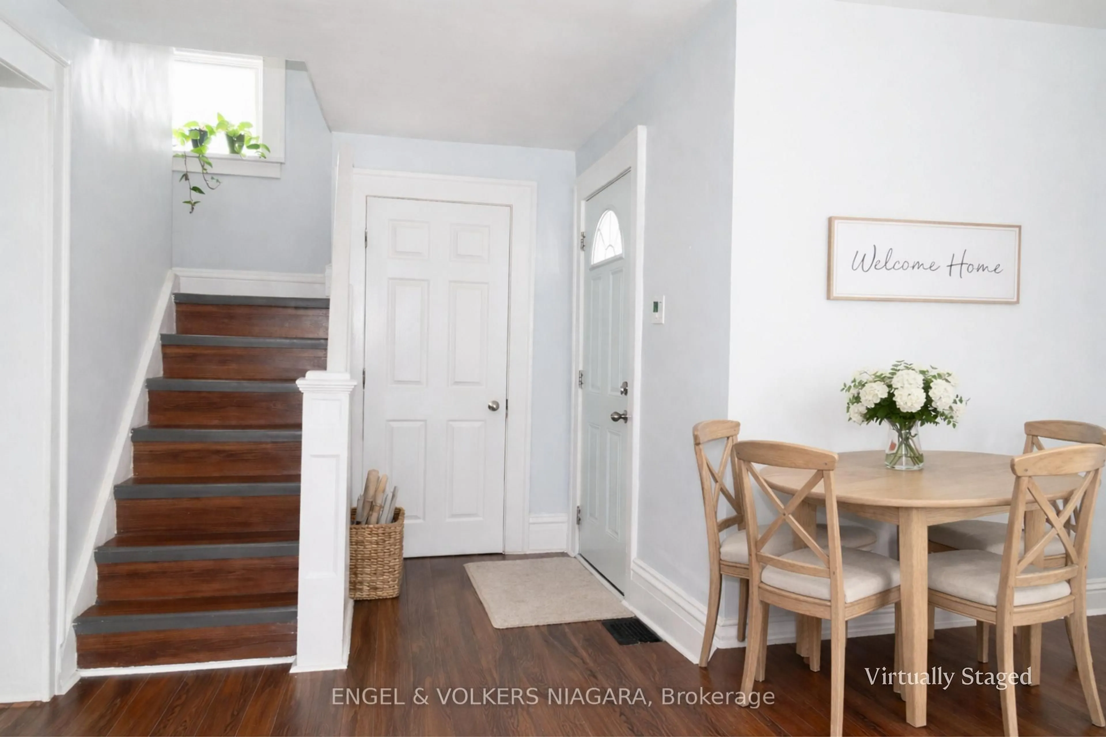 Indoor entryway for 4752 Crawford Pl, Niagara Falls Ontario L2E 1Z2
