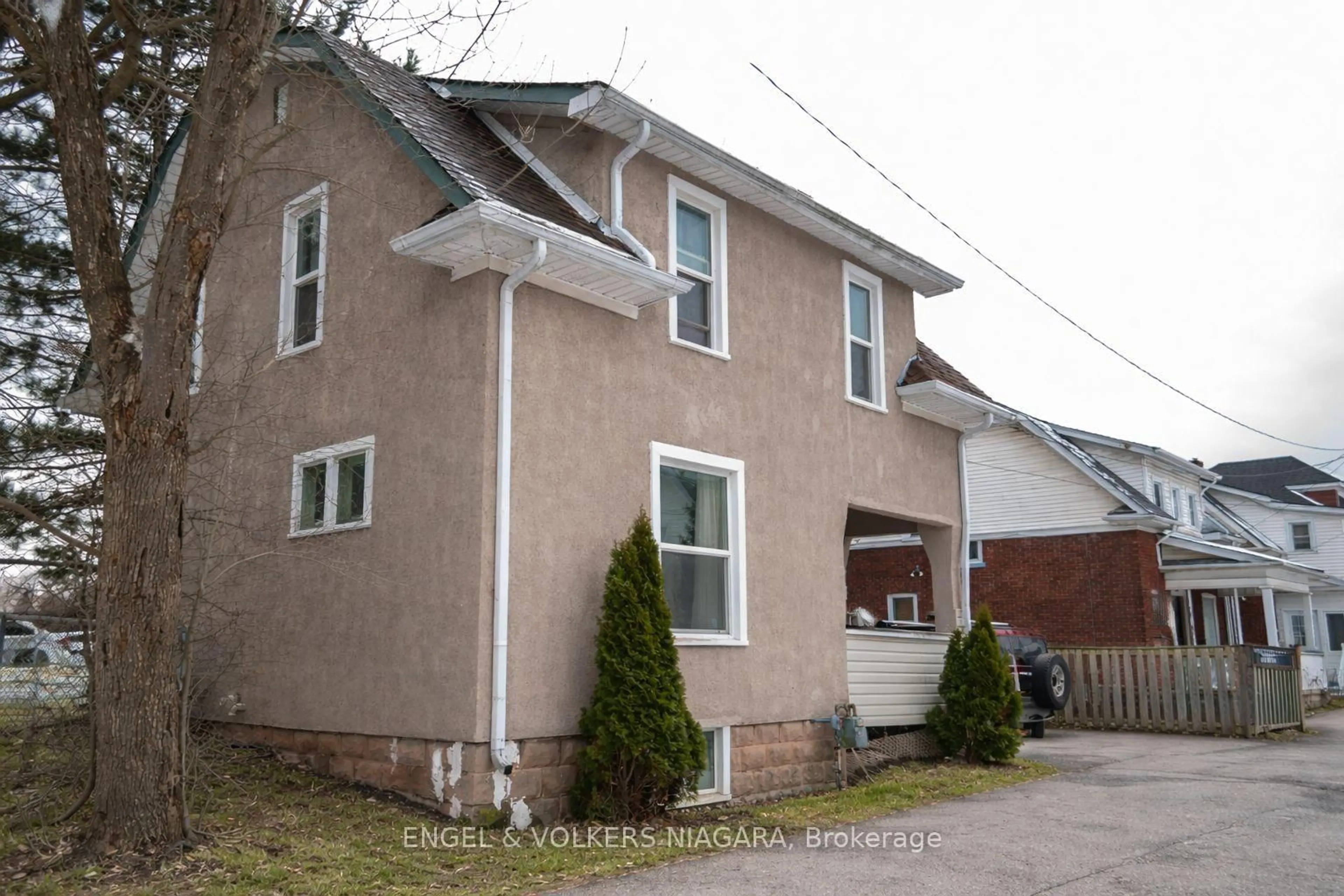 Home with brick exterior material, street for 4752 Crawford Pl, Niagara Falls Ontario L2E 1Z2