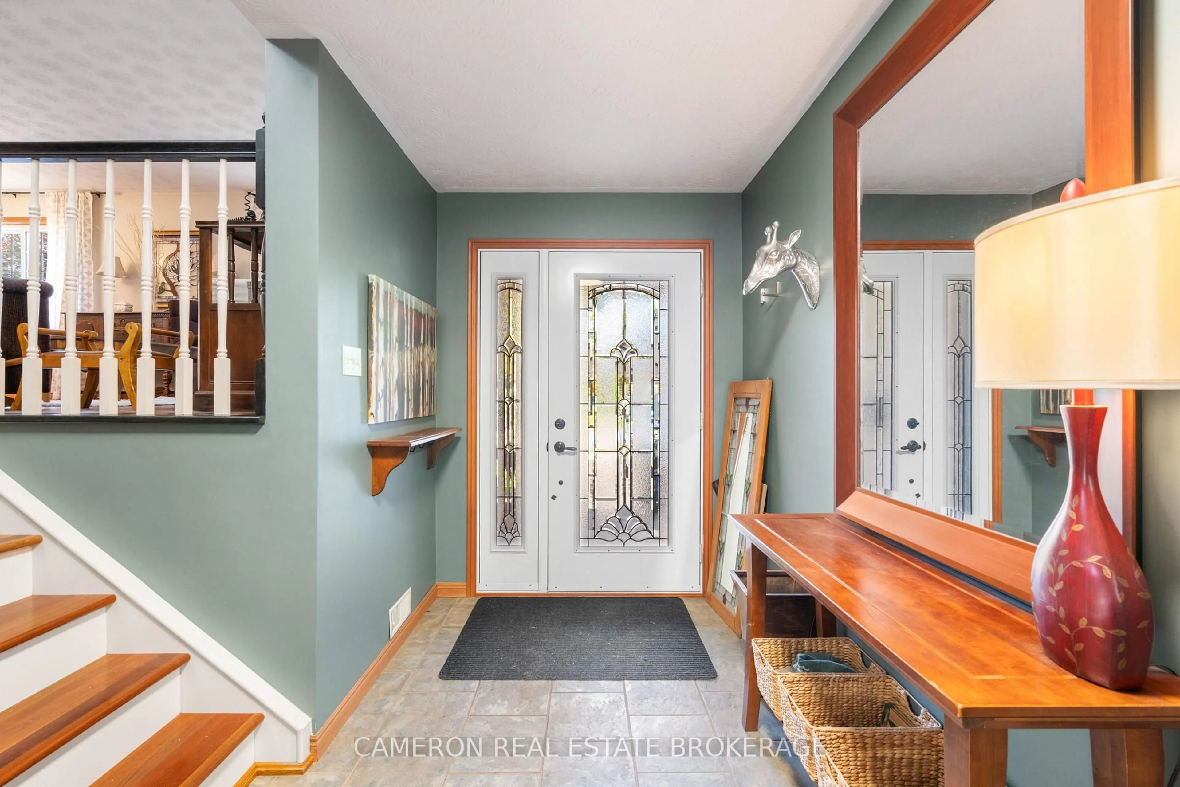 Indoor entryway for 1344 Stormont Dr, Cornwall Ontario K6H 6Y1