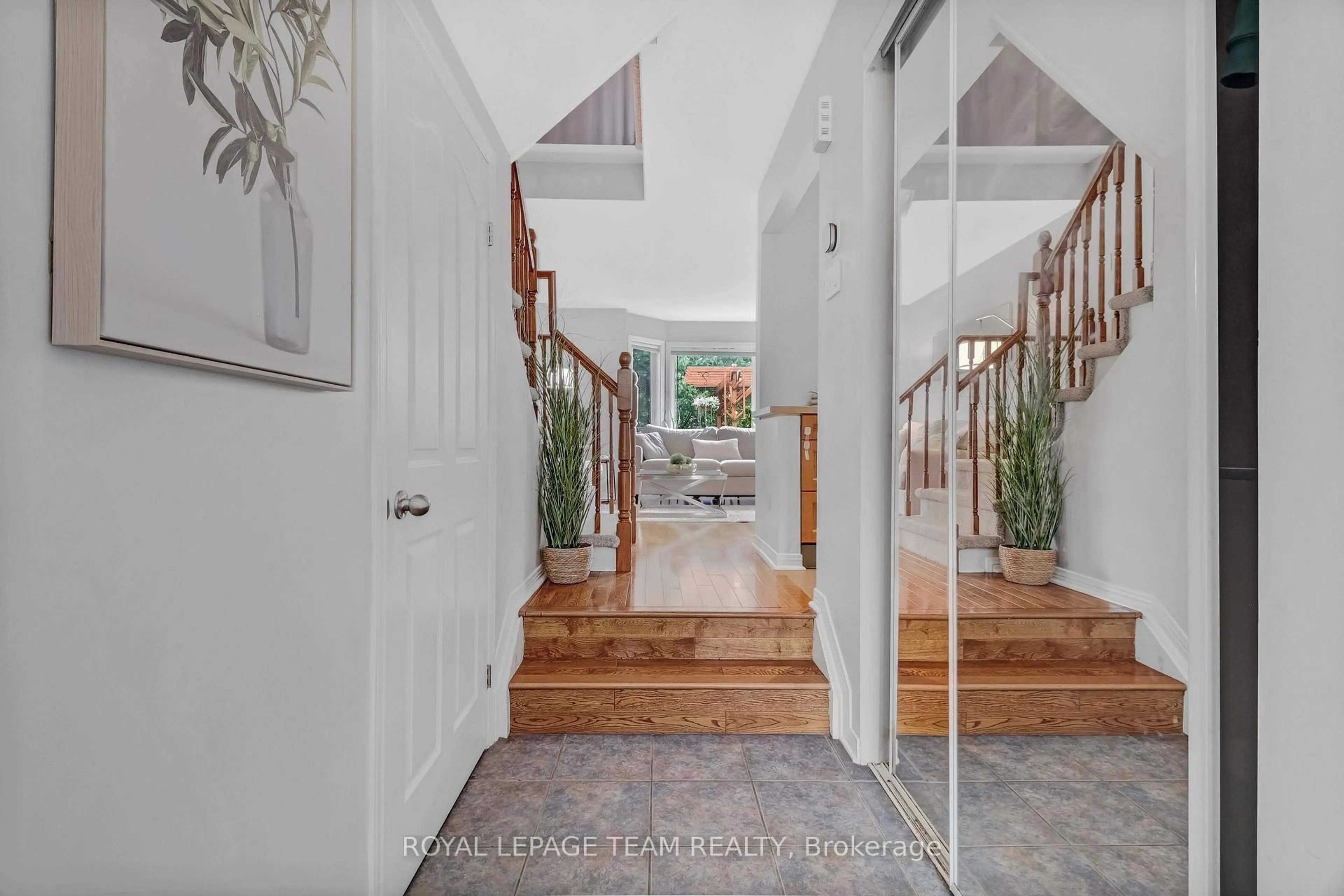 Indoor foyer for 74 Milner Downs Cres, Kanata Ontario K2M 2S5