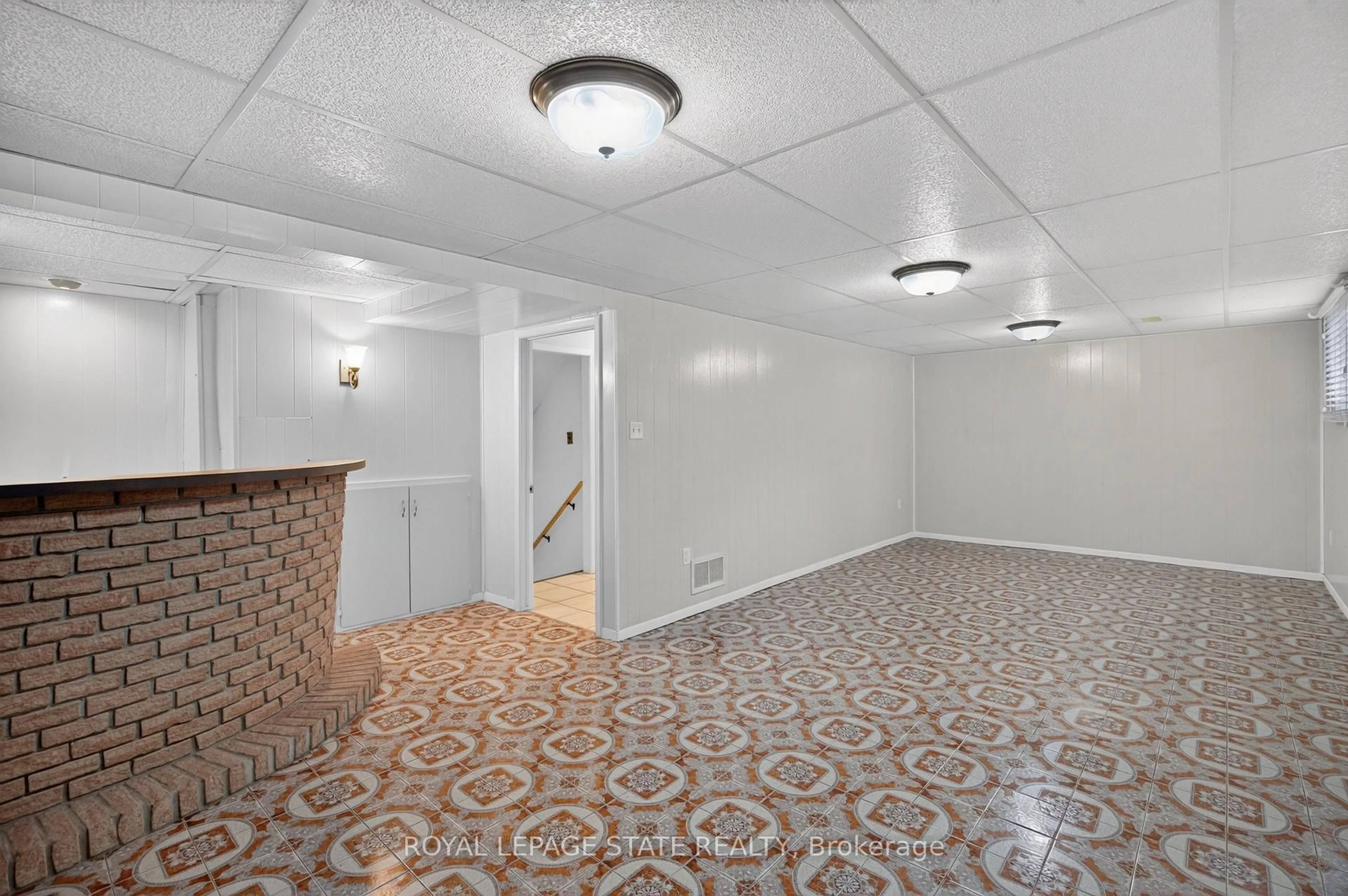 A pic of a room for 41 Darlington Dr, Hamilton Ontario L9C 2L8