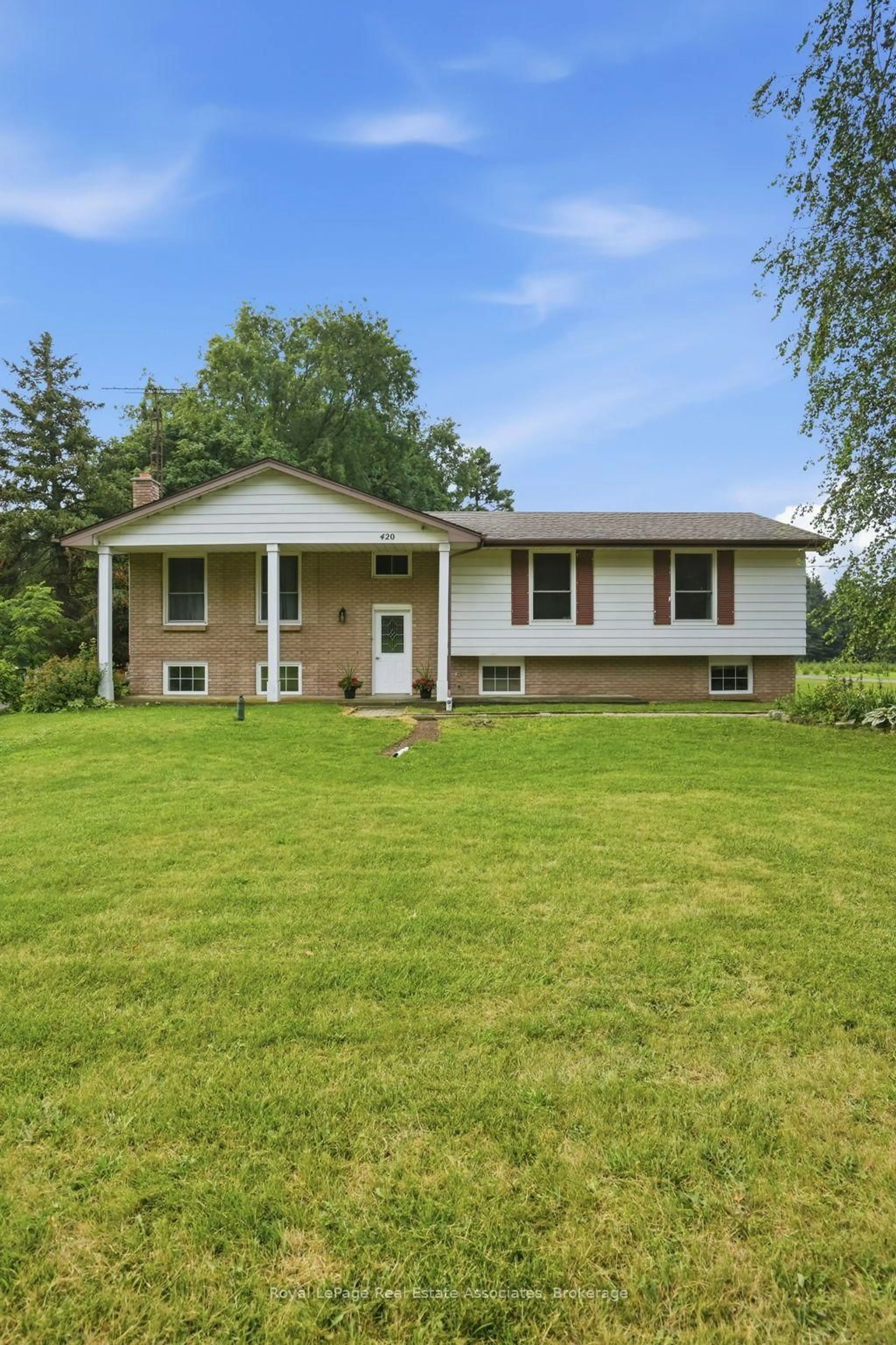 Home with vinyl exterior material, street for 420 Concession 5 Rd, Hamilton Ontario L8B 0L5
