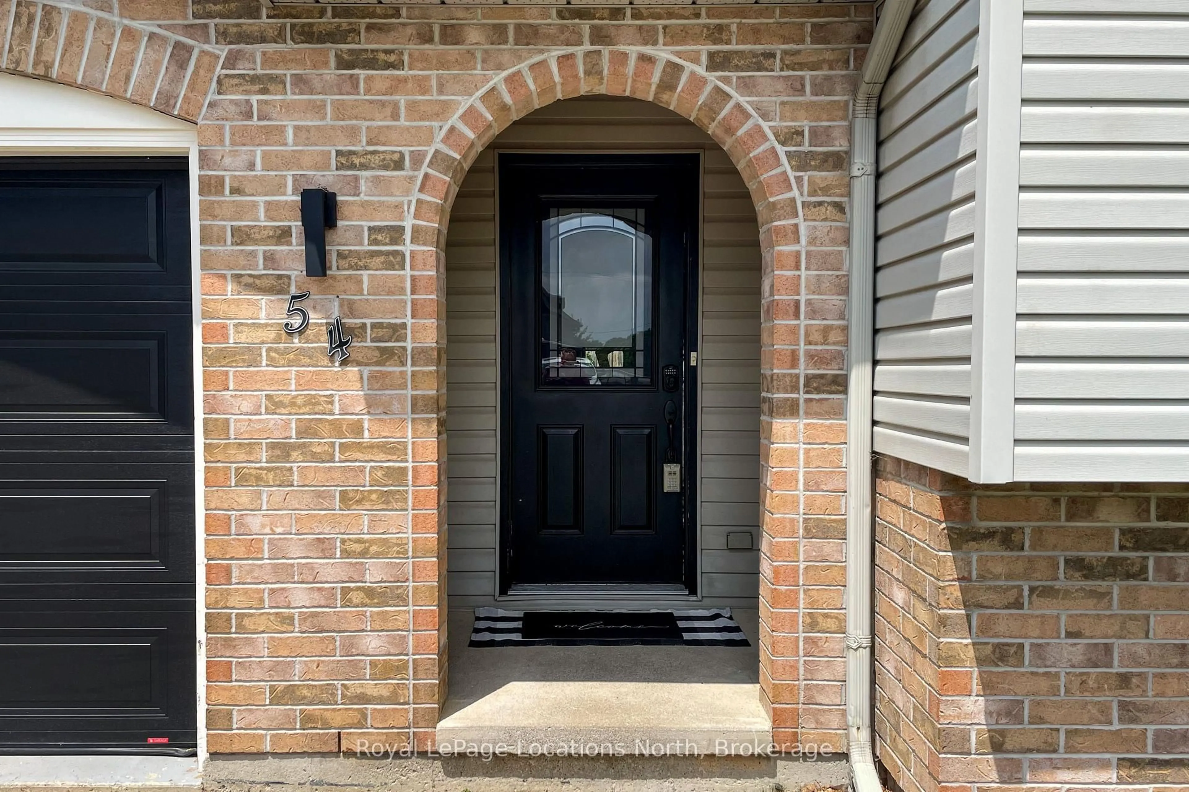 Indoor entryway for 54 Albery Crt, Meaford Ontario N4L 1J8