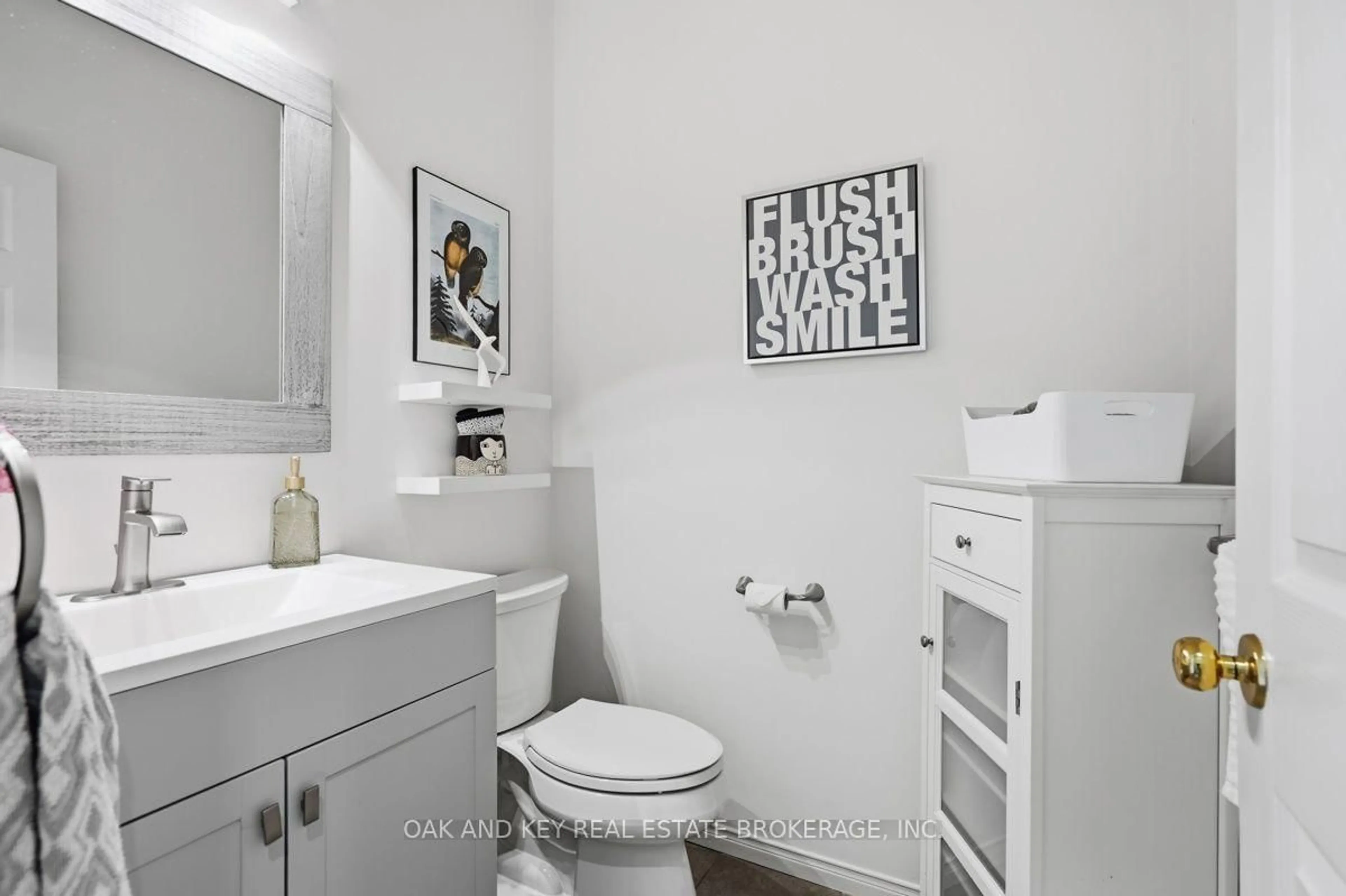 Standard bathroom, ceramic/tile floor for 1269 Birchwood Dr, London South Ontario N6K 5C2