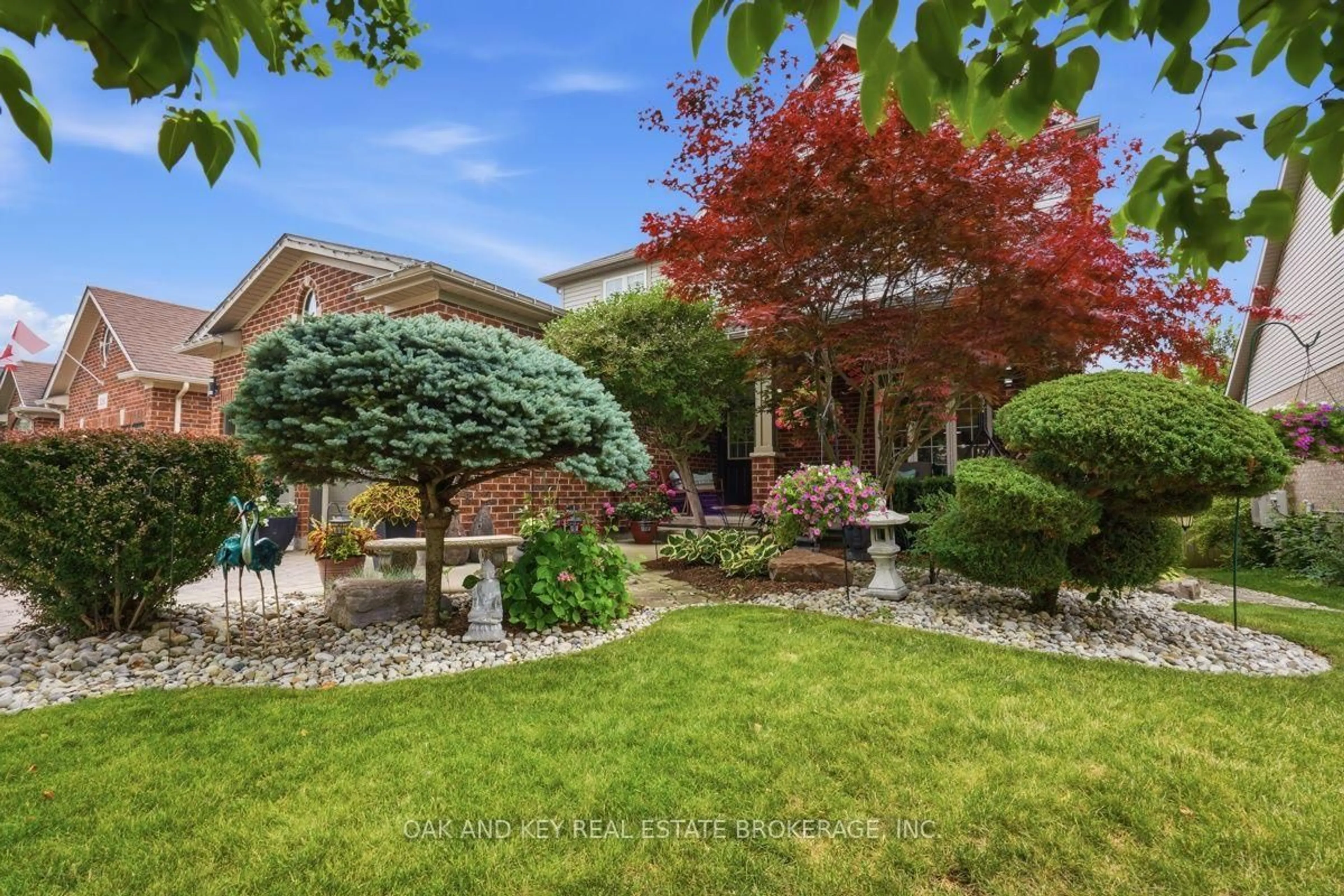 A pic from outside/outdoor area/front of a property/back of a property/a pic from drone, street for 1269 Birchwood Dr, London South Ontario N6K 5C2