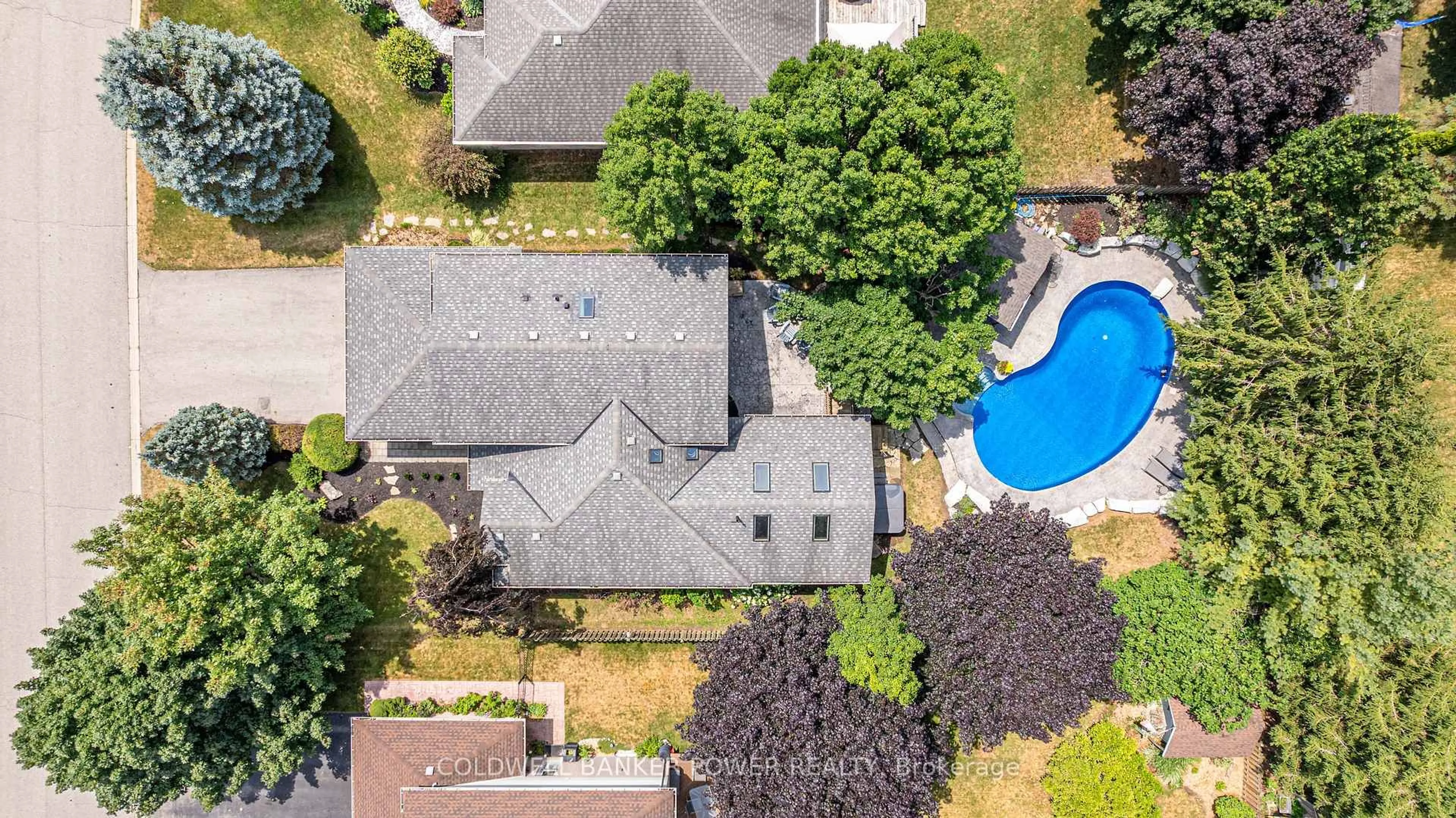 A pic from outside/outdoor area/front of a property/back of a property/a pic from drone, street for 12 Daventry Way, Middlesex Centre Ontario N0L 1R0