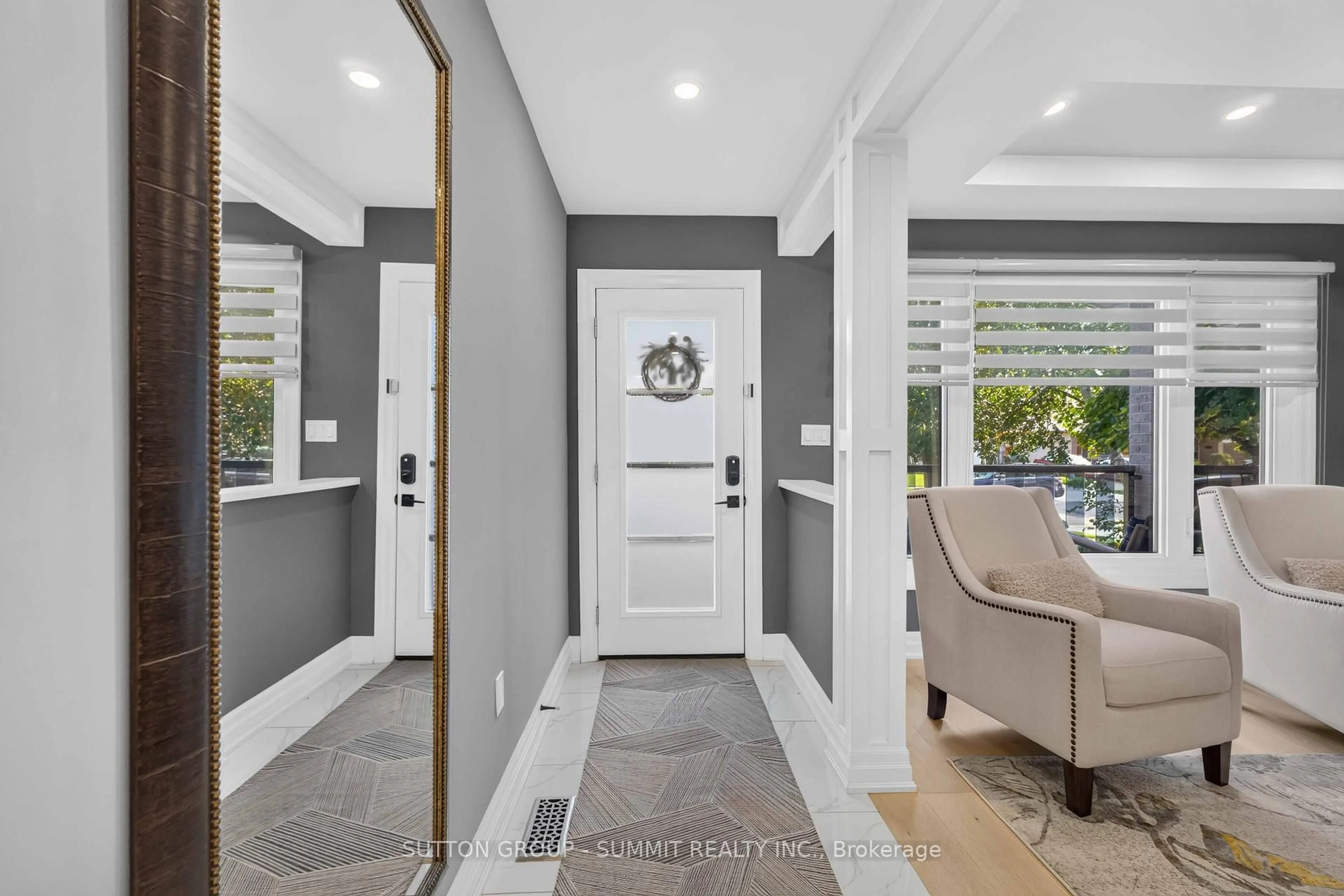 Indoor entryway for 53 Greening Ave, Hamilton Ontario L8E 3Z8