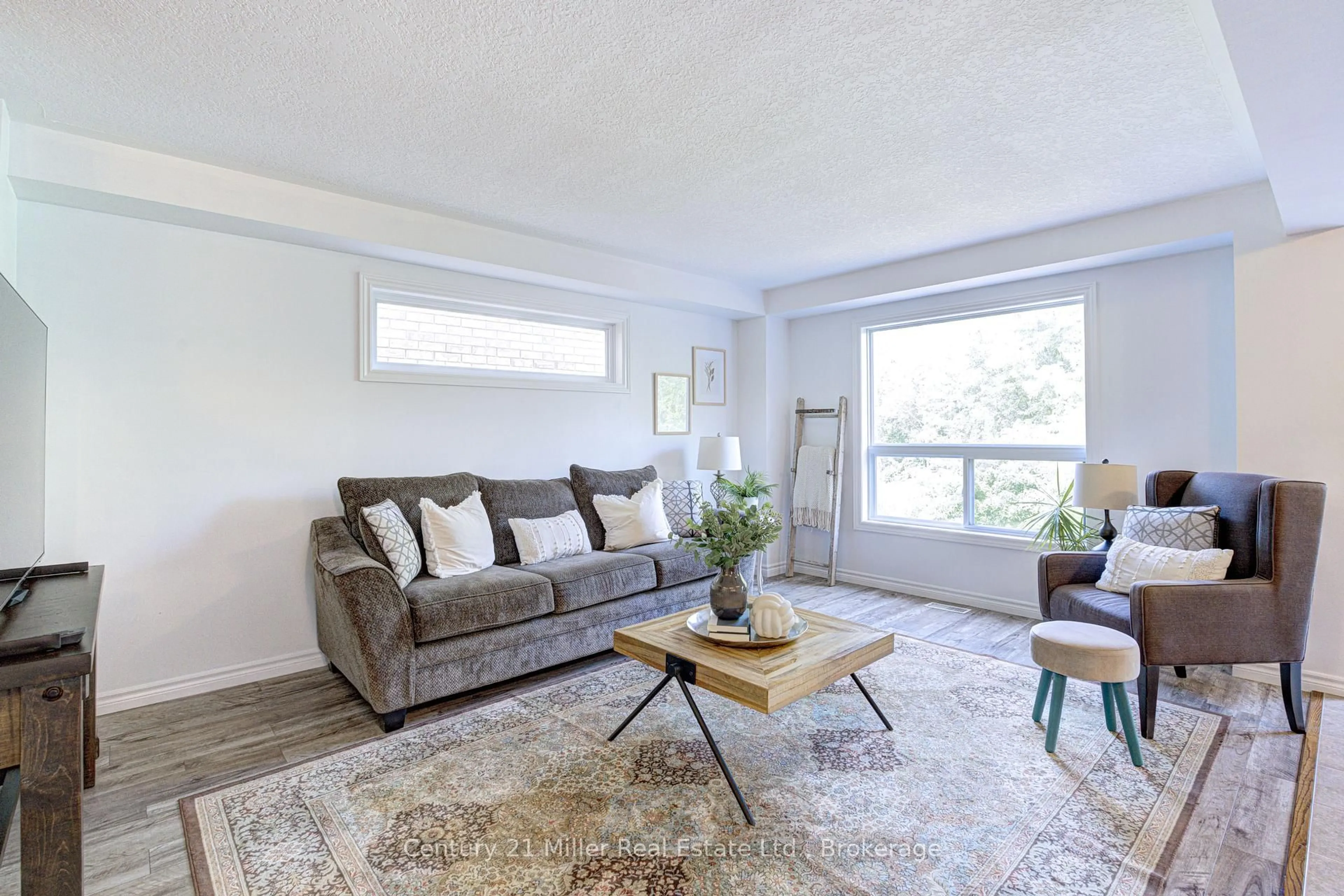 Living room with furniture, unknown for 282 Carrington Dr, Guelph Ontario N1G 5H2