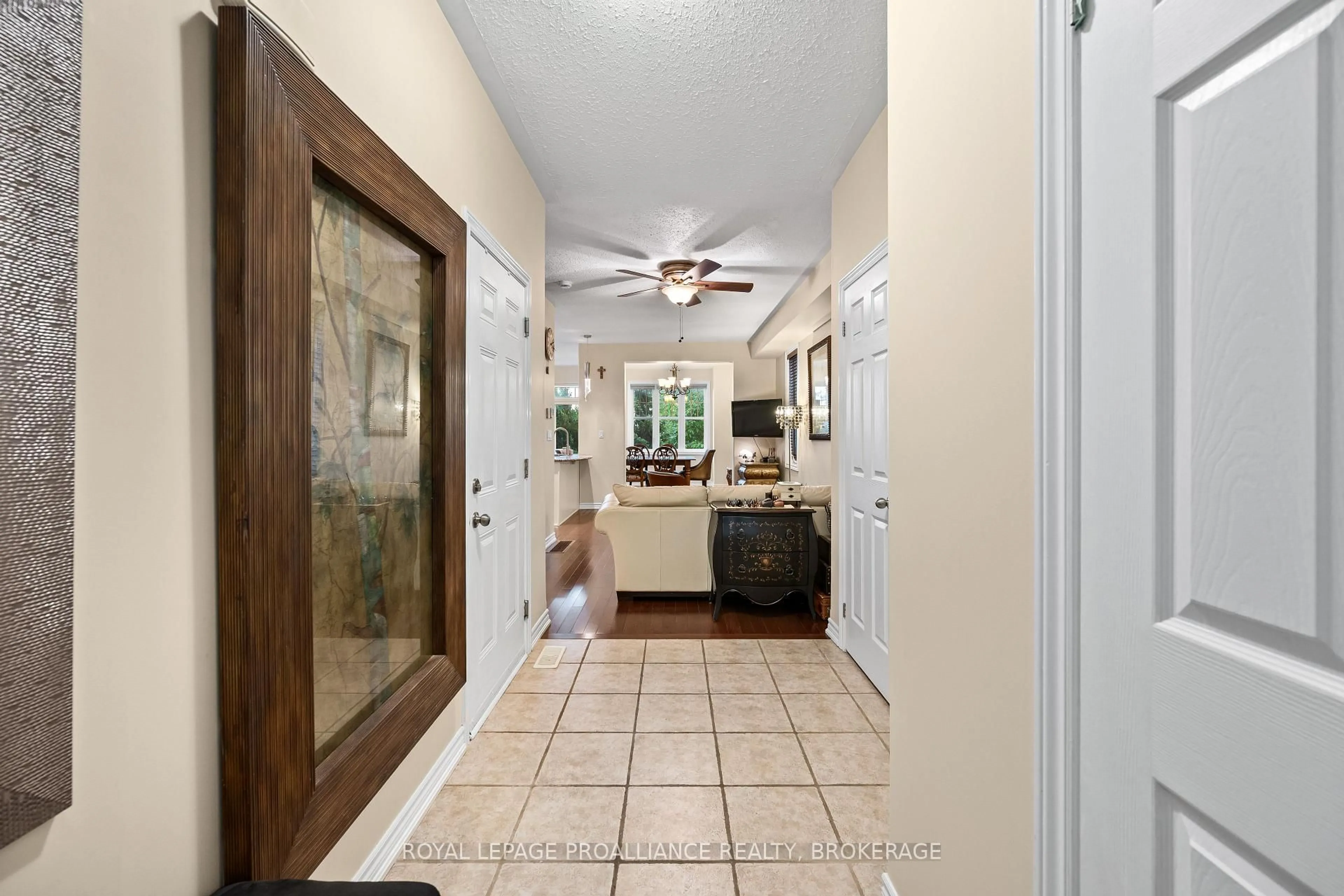 Indoor entryway for 901 Ascot Lane, Kingston Ontario K7K 0C8