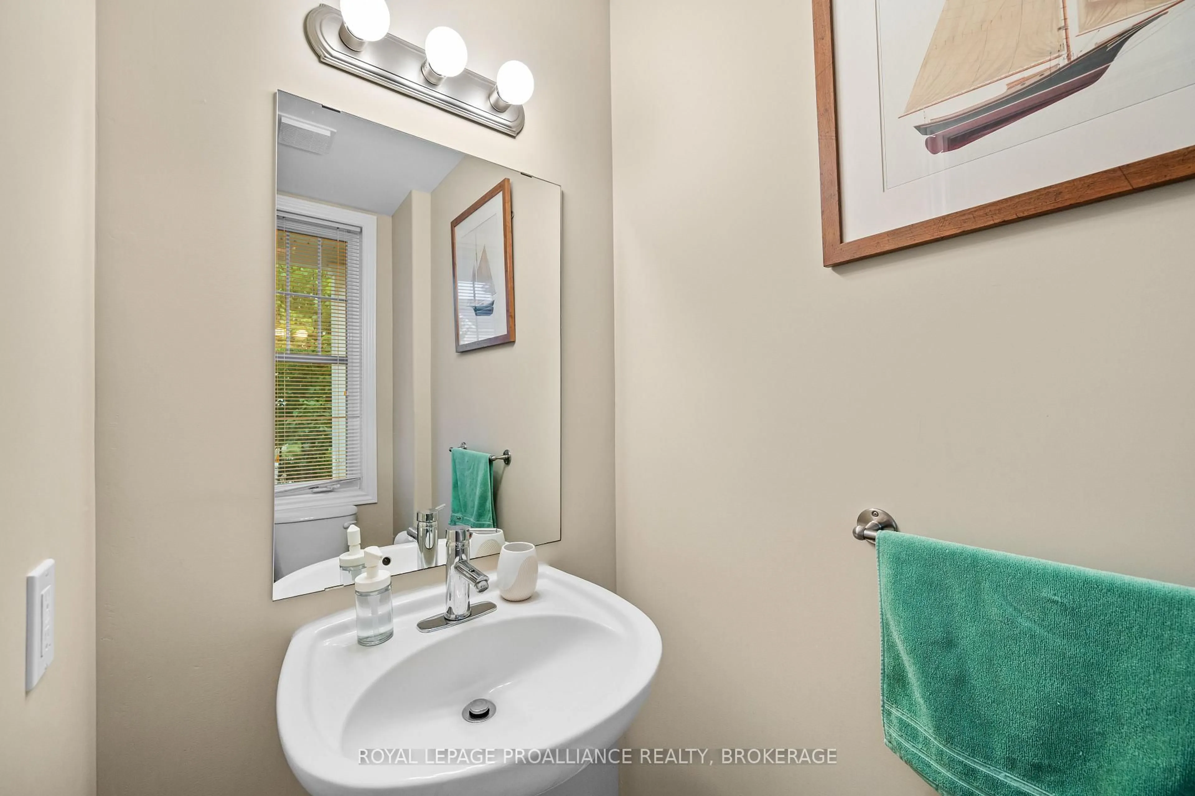 Standard bathroom, ceramic/tile floor for 901 Ascot Lane, Kingston Ontario K7K 0C8