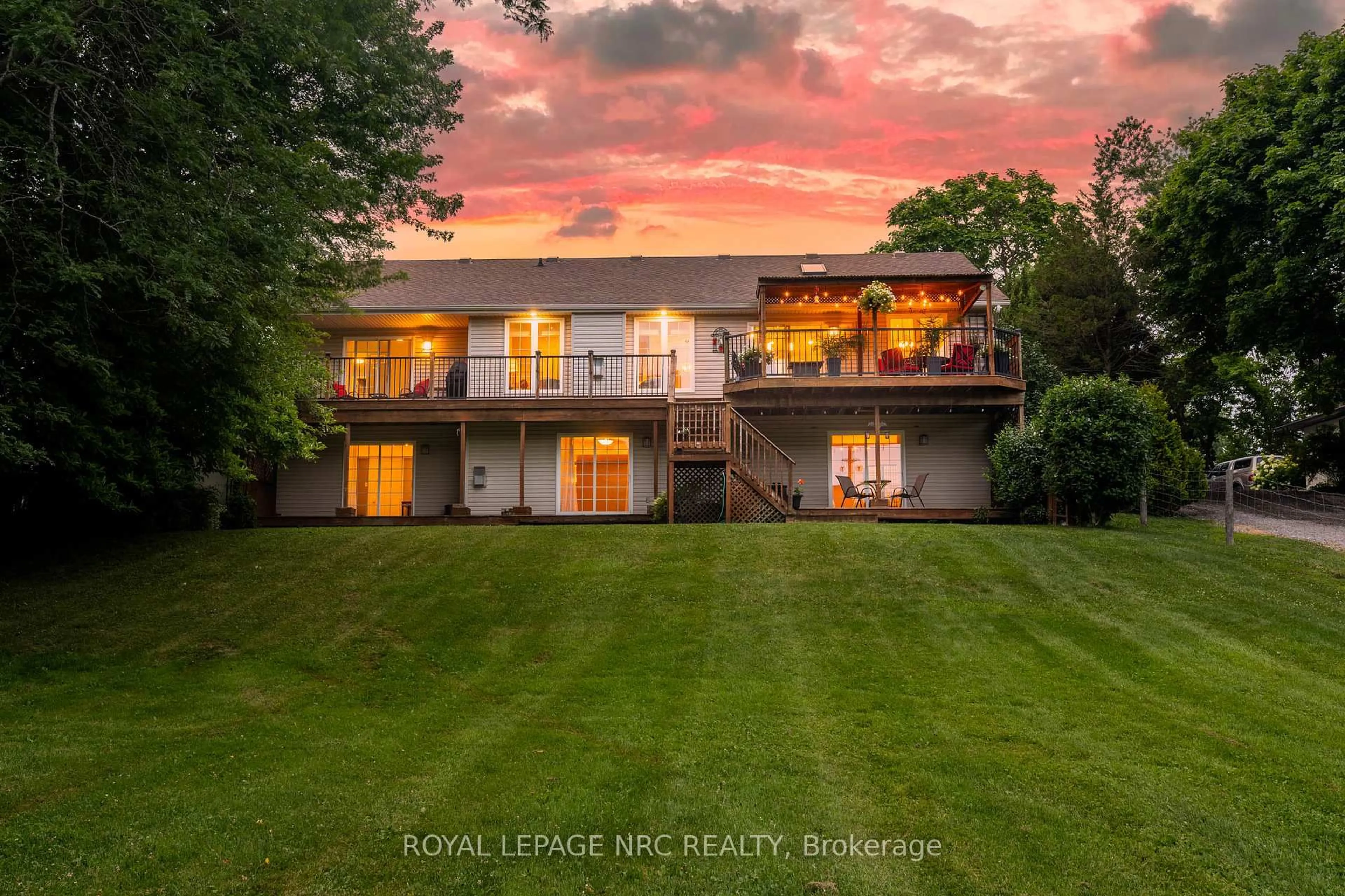 A pic from outside/outdoor area/front of a property/back of a property/a pic from drone, water/lake/river/ocean view for 101 Canby St, Thorold Ontario L0S 1K0