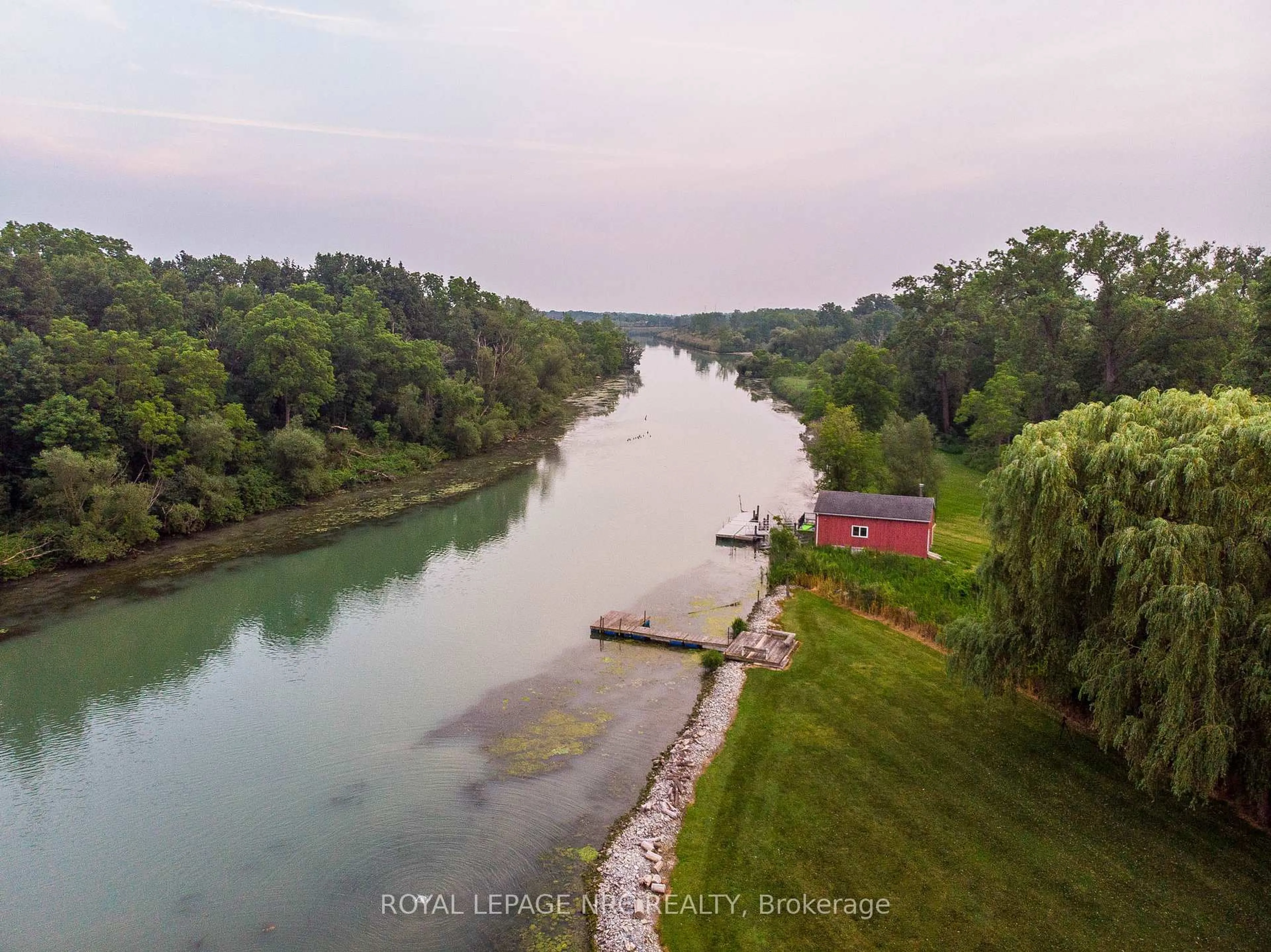A pic from outside/outdoor area/front of a property/back of a property/a pic from drone, water/lake/river/ocean view for 101 Canby St, Thorold Ontario L0S 1K0