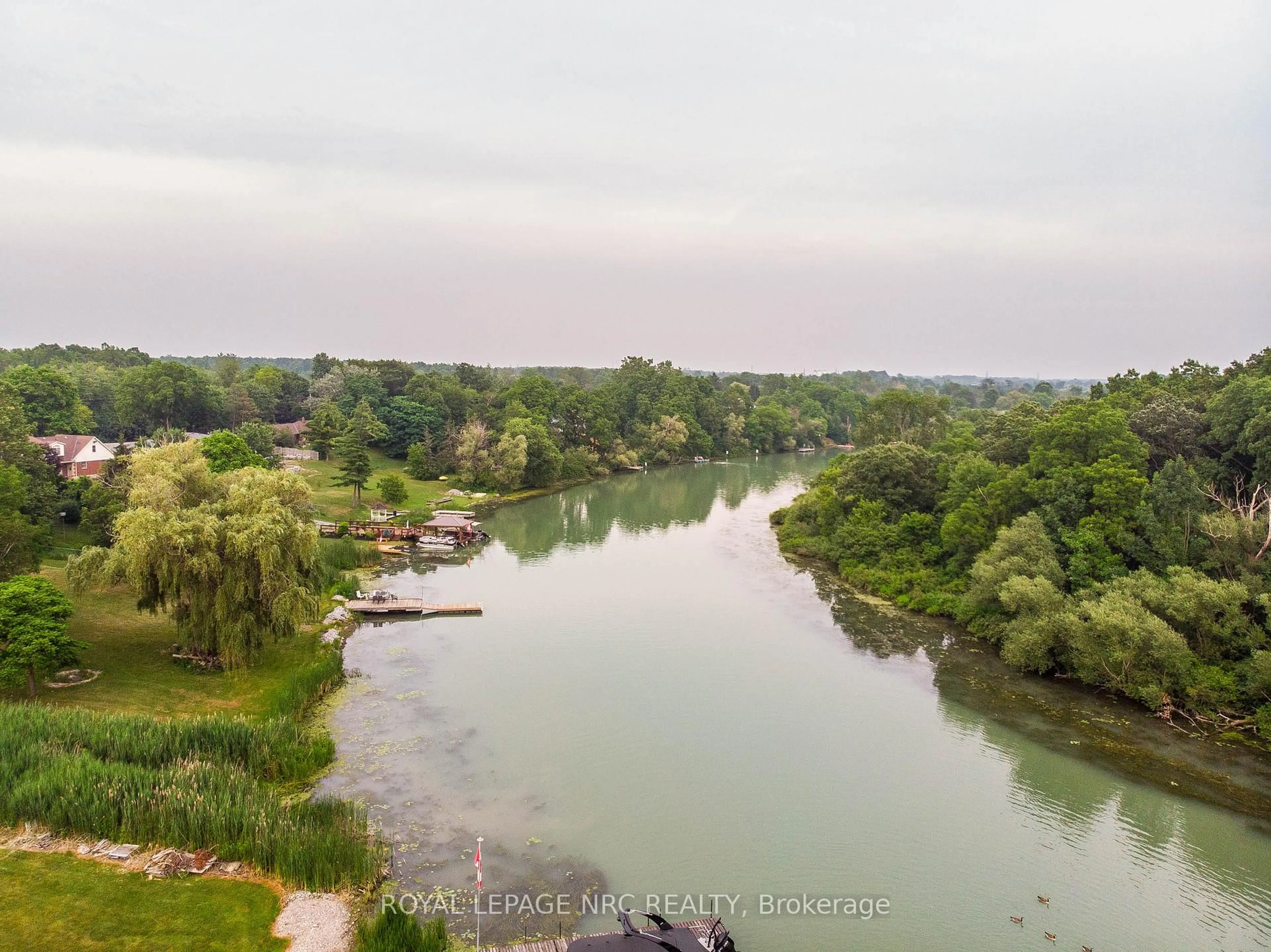 A pic from outside/outdoor area/front of a property/back of a property/a pic from drone, water/lake/river/ocean view for 101 Canby St, Thorold Ontario L0S 1K0
