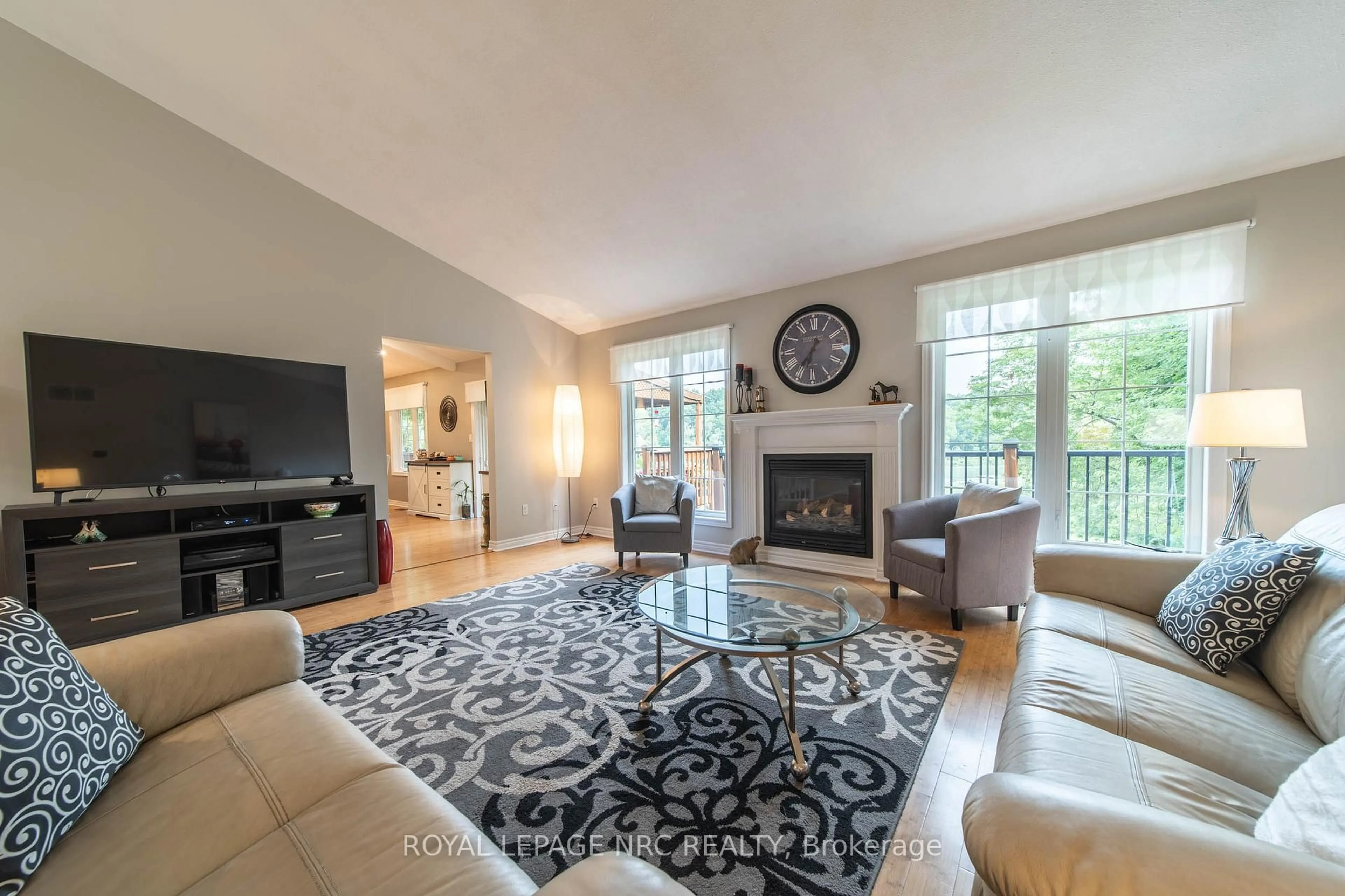 Living room with furniture, unknown for 101 Canby St, Thorold Ontario L0S 1K0
