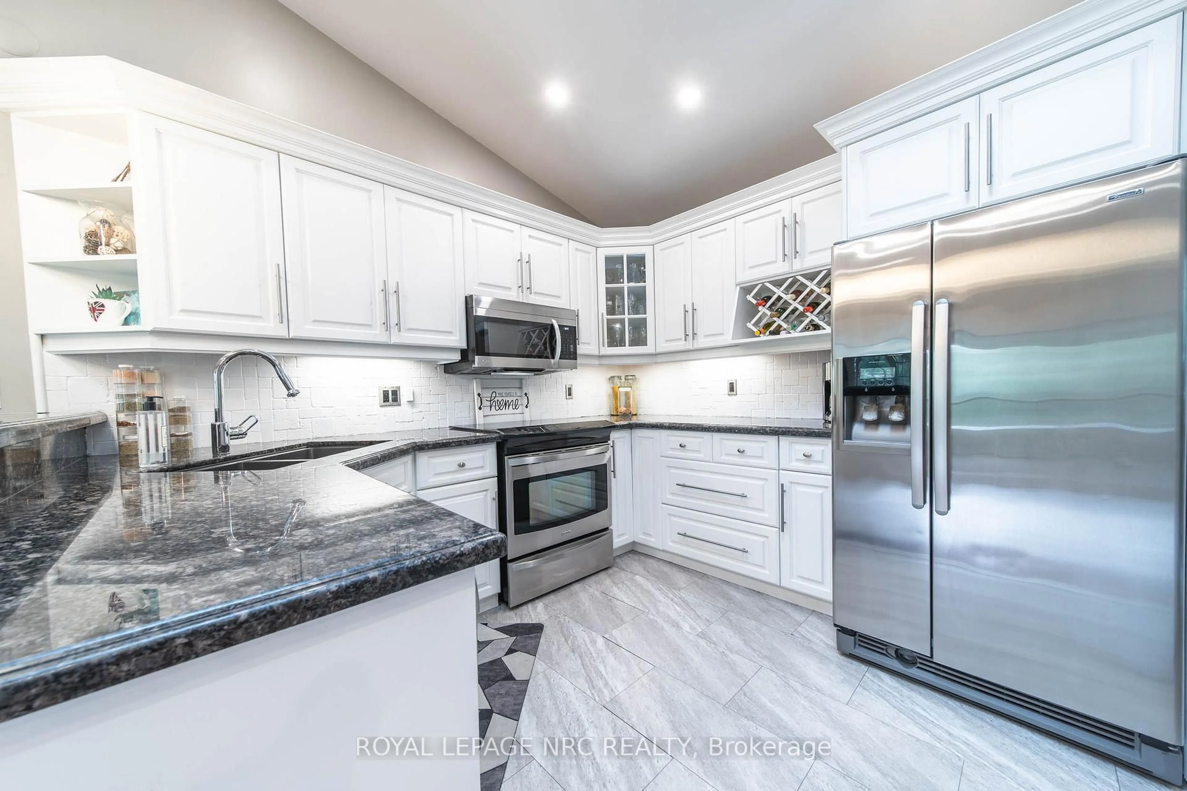 Open concept kitchen, ceramic/tile floor for 101 Canby St, Thorold Ontario L0S 1K0