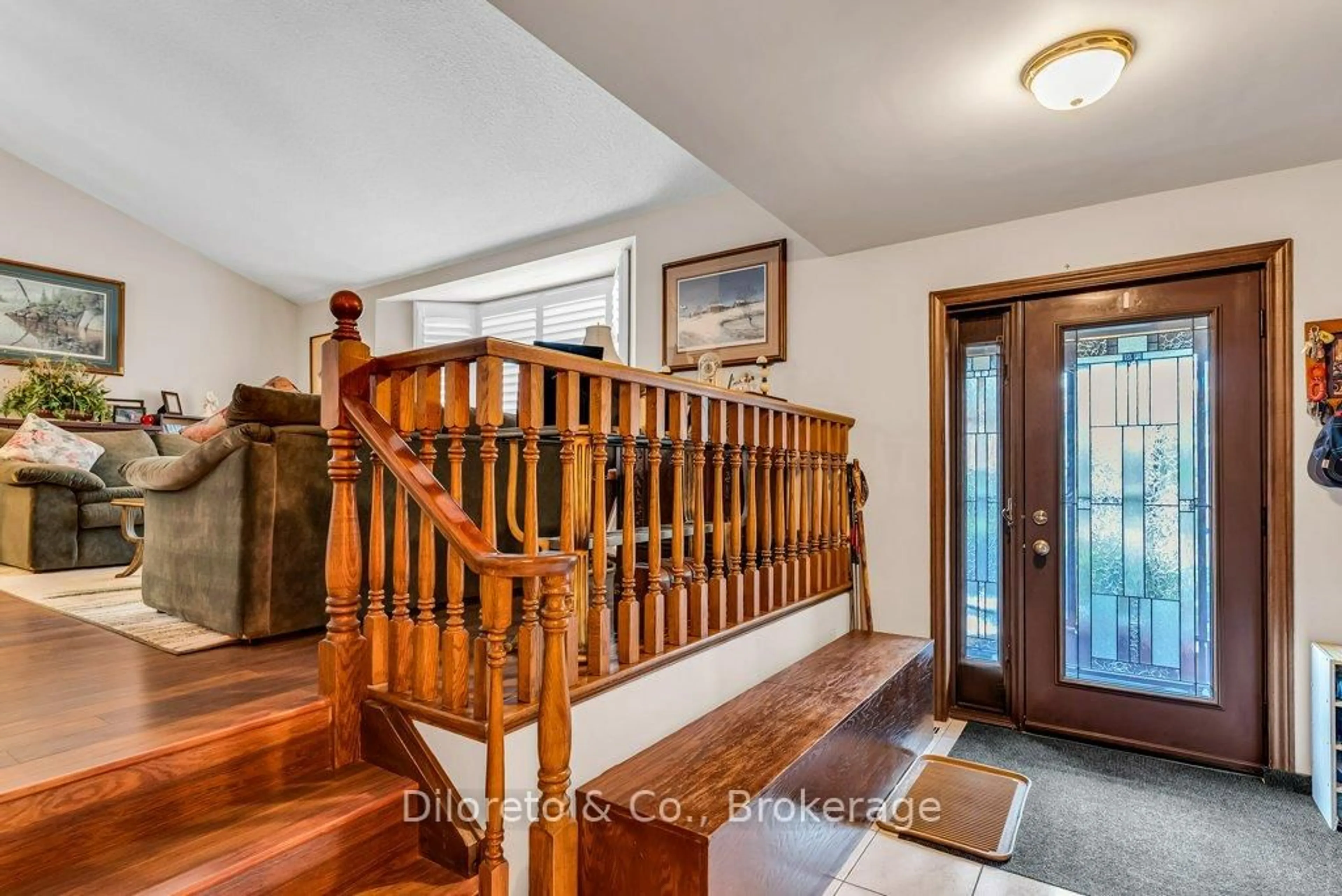 Indoor foyer for 7 Wimbledon Rd, Guelph Ontario N1H 7N4