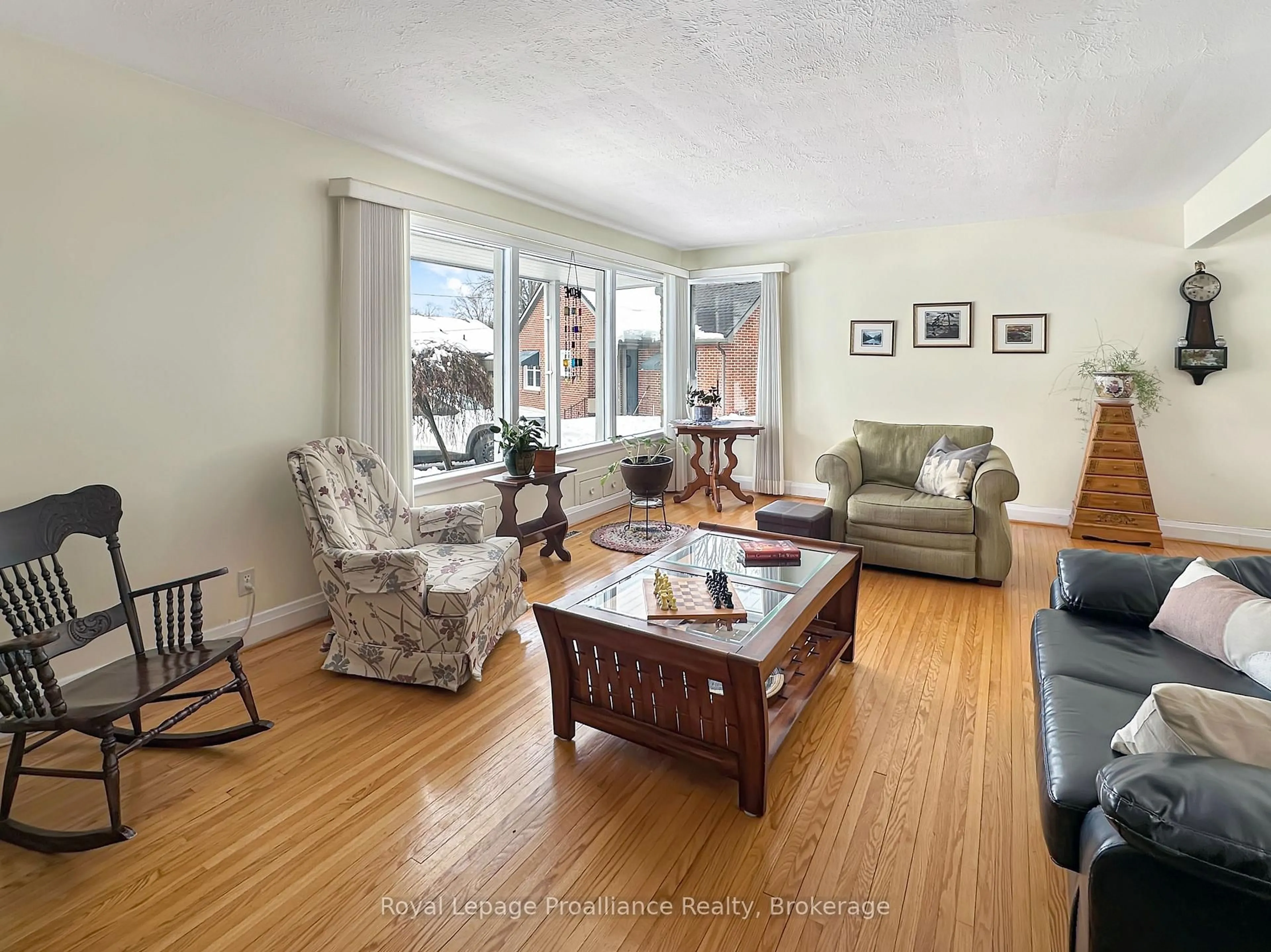 Living room with furniture, wood/laminate floor for 7 Eastwood Park Dr, Belleville Ontario K8N 1W3