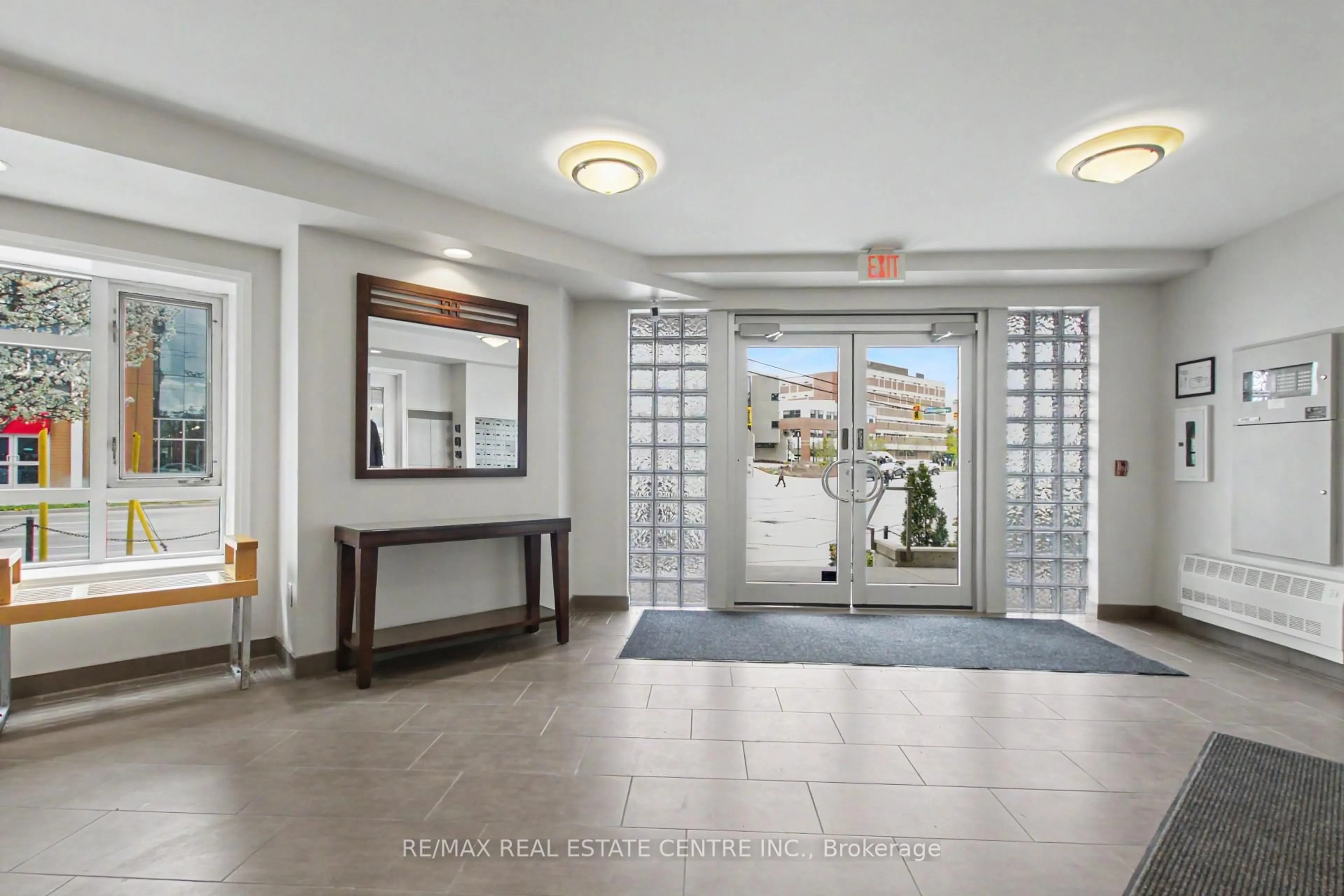 Indoor foyer for 96 University Ave, Waterloo Ontario N2L 3C9