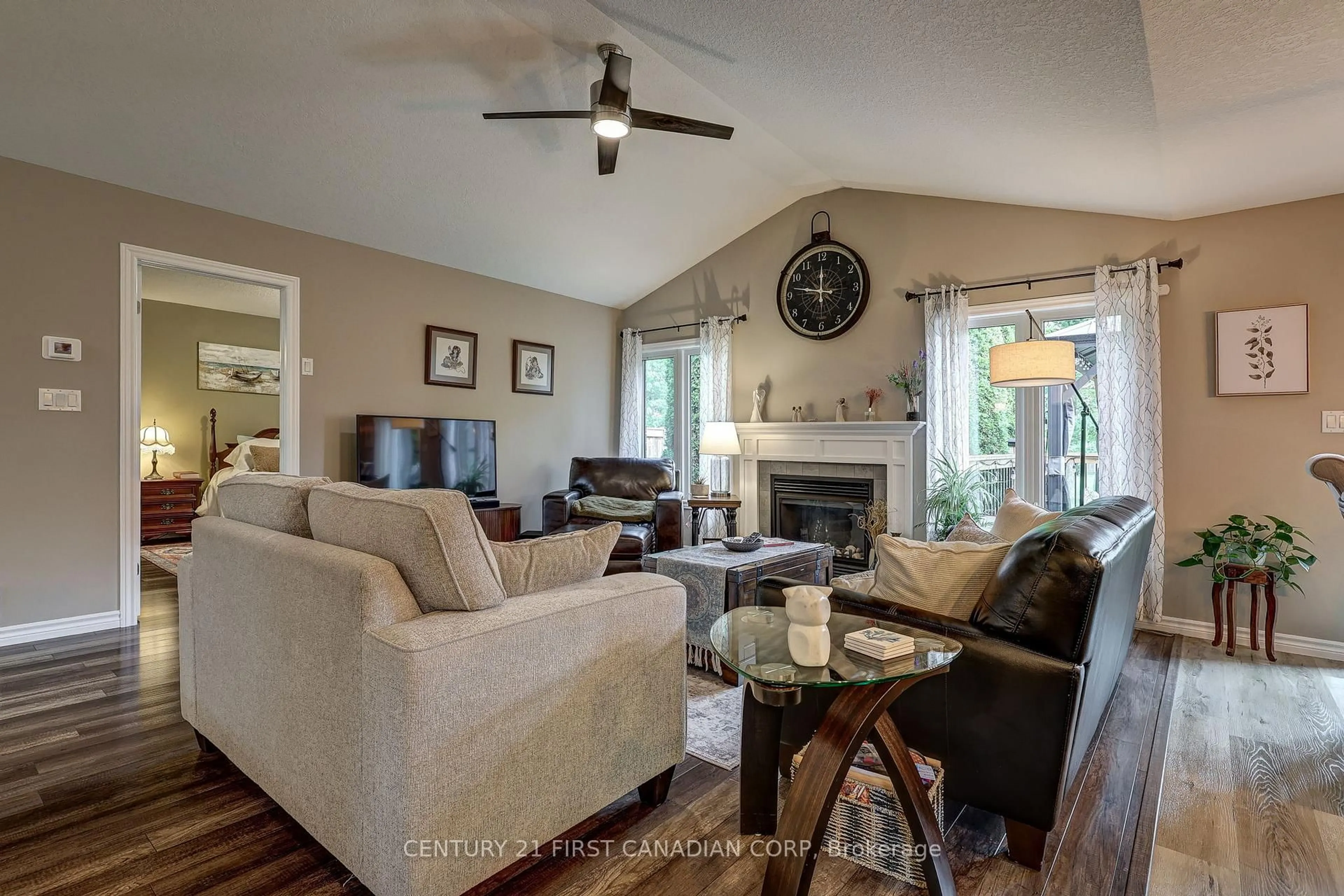 Living room with furniture, unknown for 26 Cardinal Crt, St. Thomas Ontario N5P 0C5