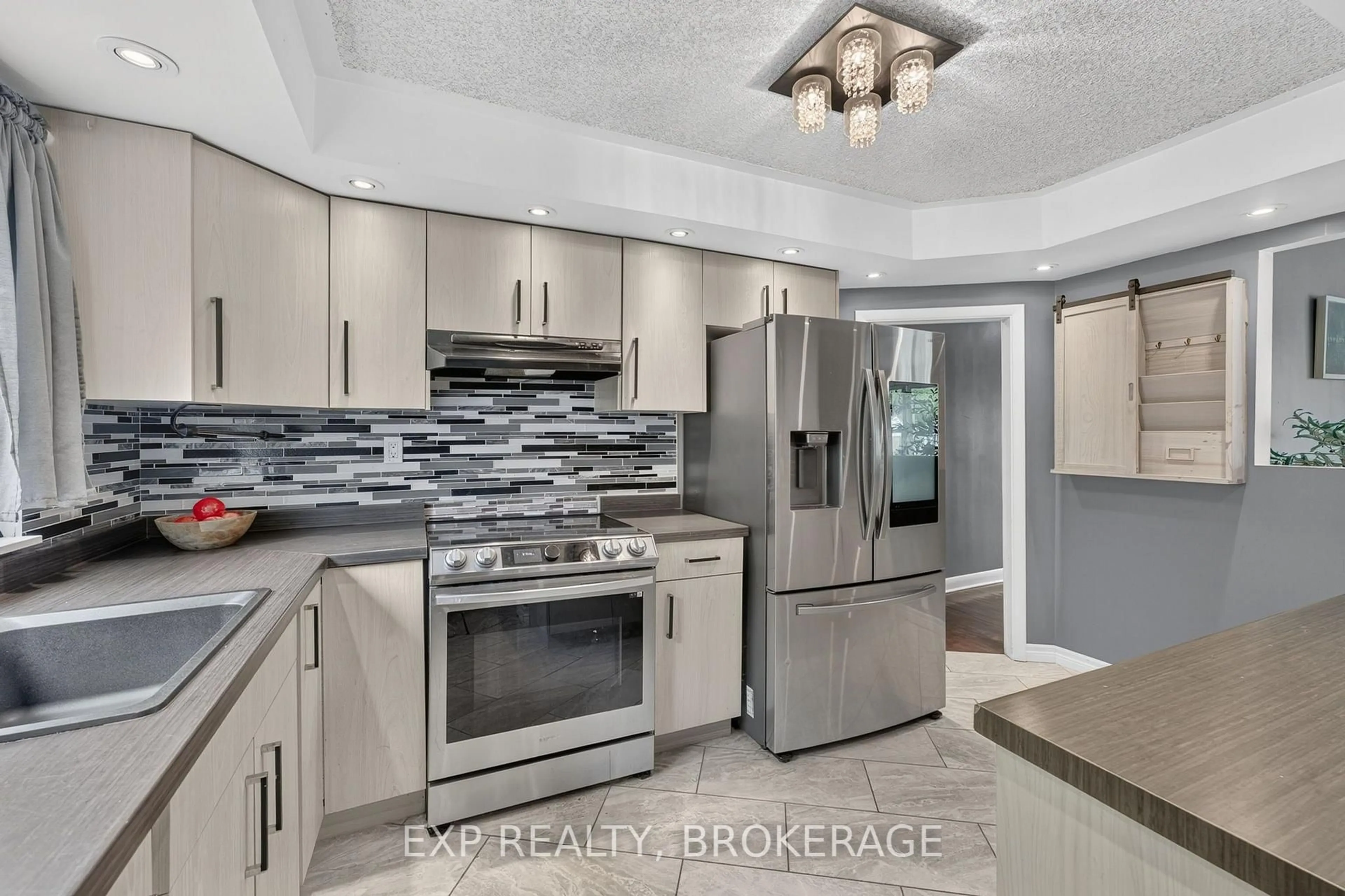 Open concept kitchen, ceramic/tile floor for 44 Lennox St, Kingston Ontario K7M 4S4