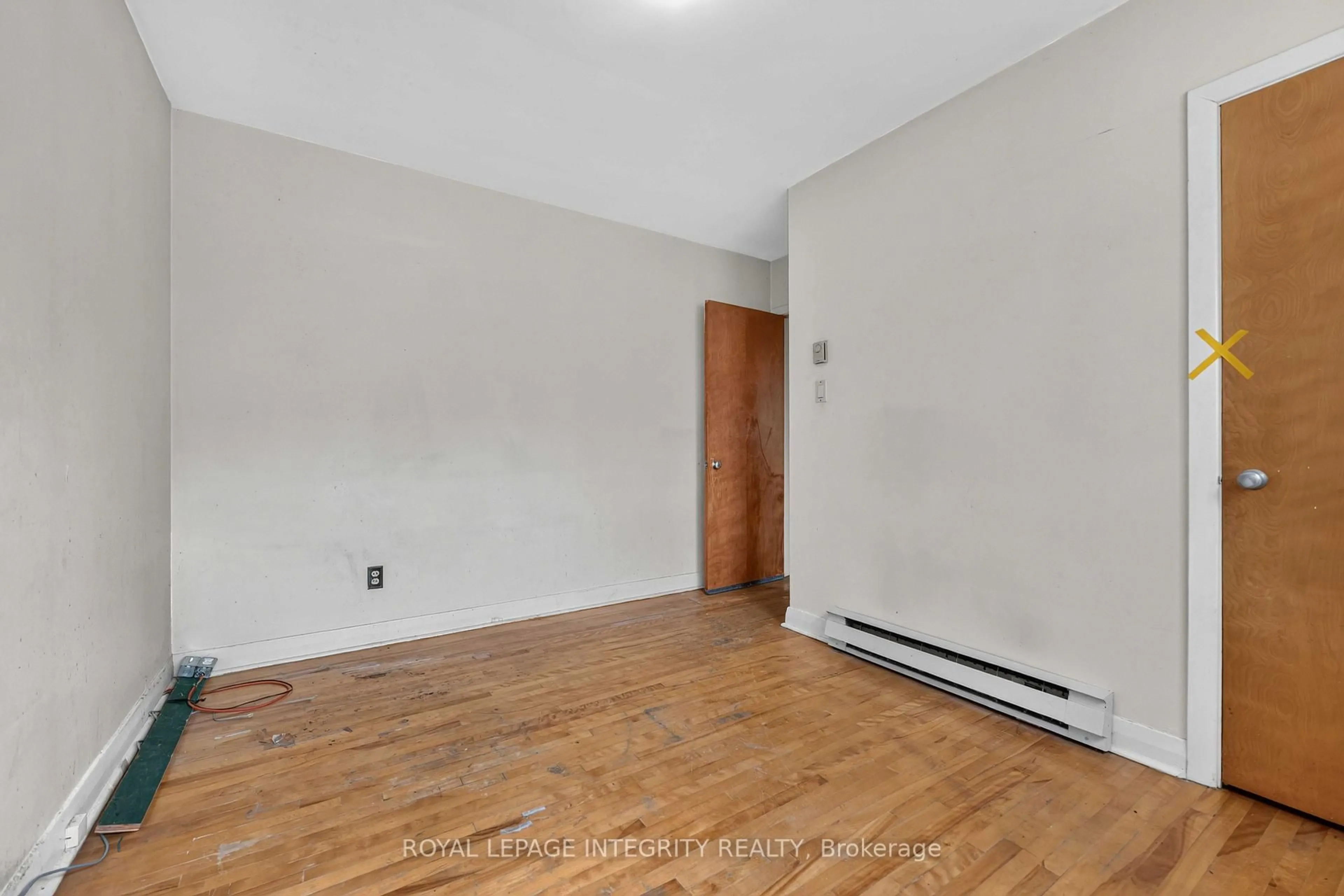 A pic of a room for 1274 Woodroffe Ave, Ottawa Ontario K2C 2T6