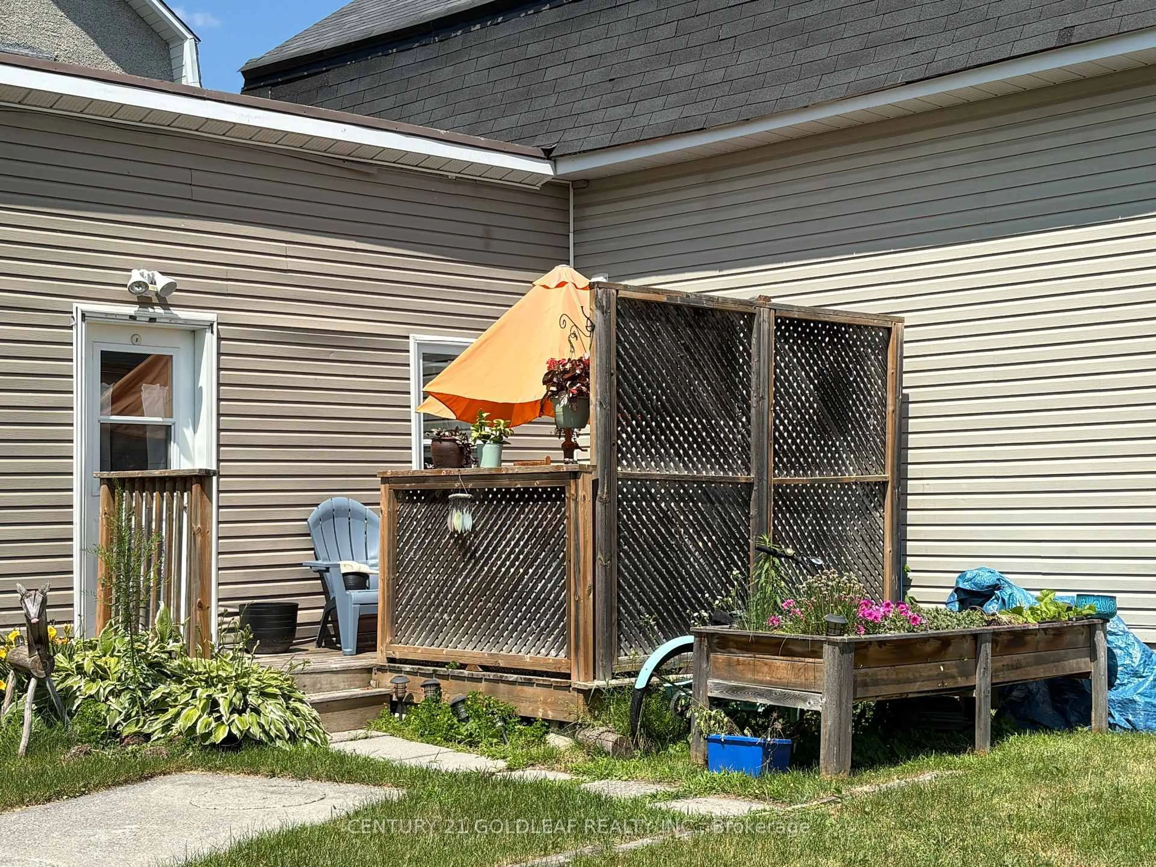 Patio, street for 3766 Champlain St, Clarence-Rockland Ontario K0A 1E0