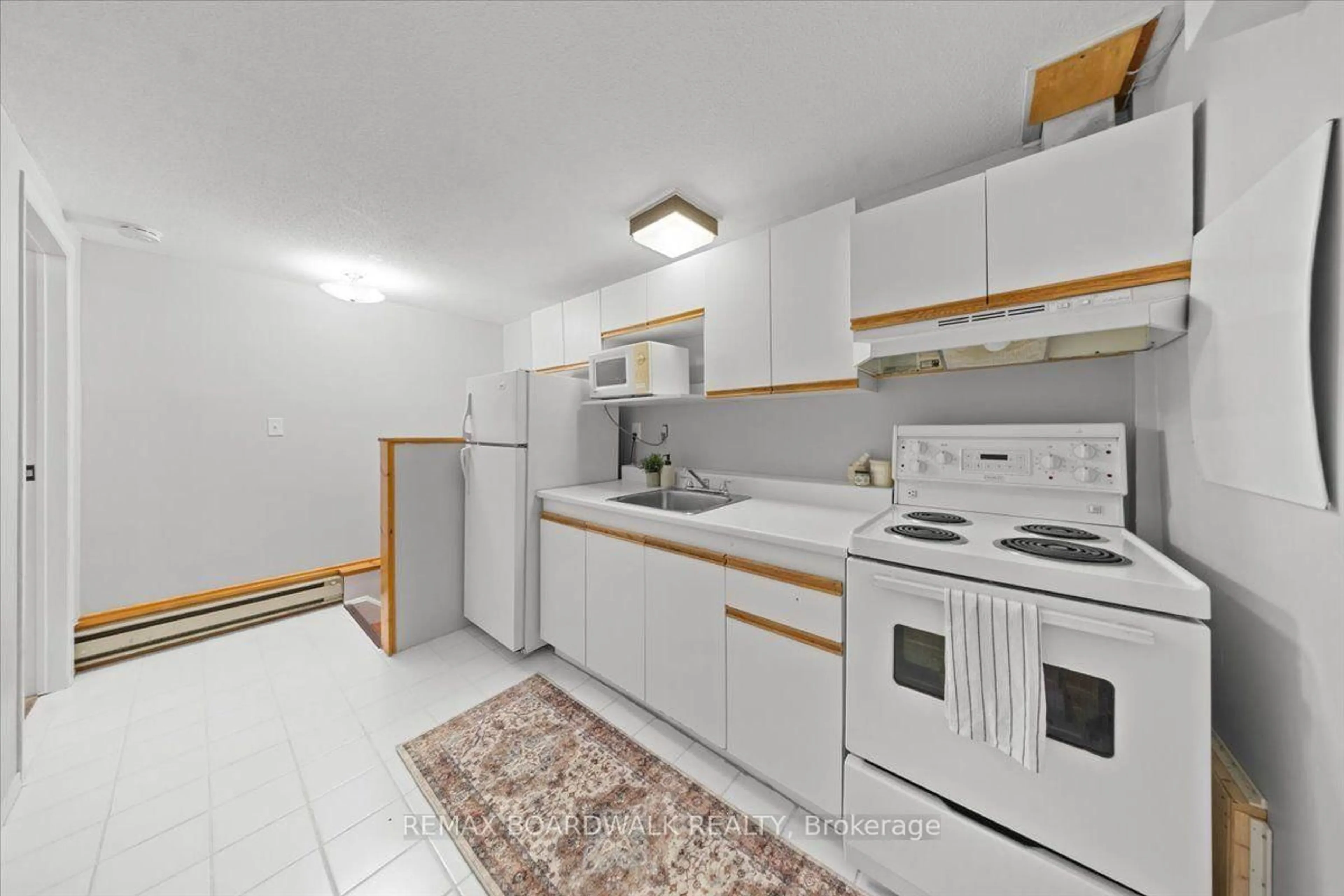 Standard kitchen, unknown for 1219 Notting Hill Ave, Ottawa Ontario K1V 6T6